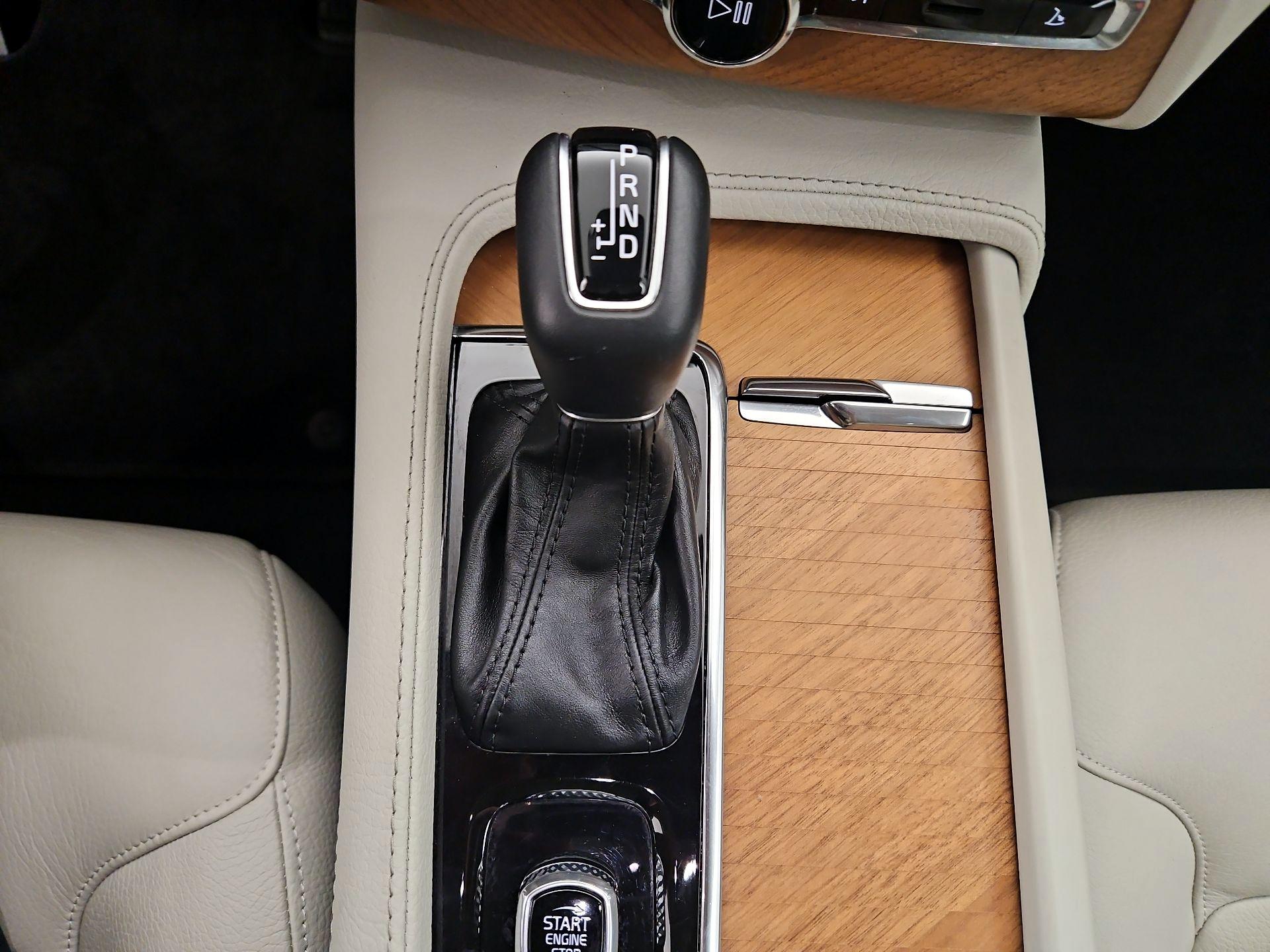 Thumbnail: 2021 Volvo XC90 - 17