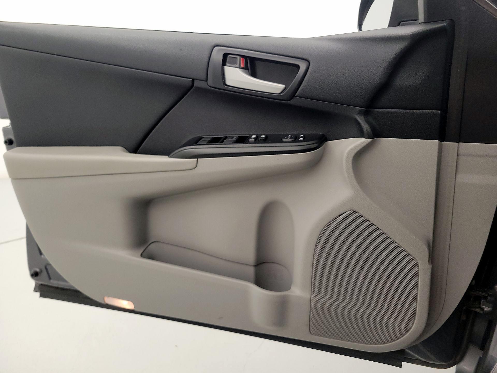 Thumbnail: 2014 Toyota Camry - 12