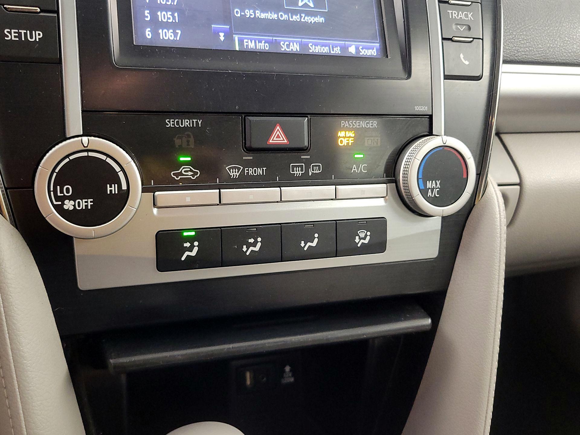 Thumbnail: 2014 Toyota Camry - 16