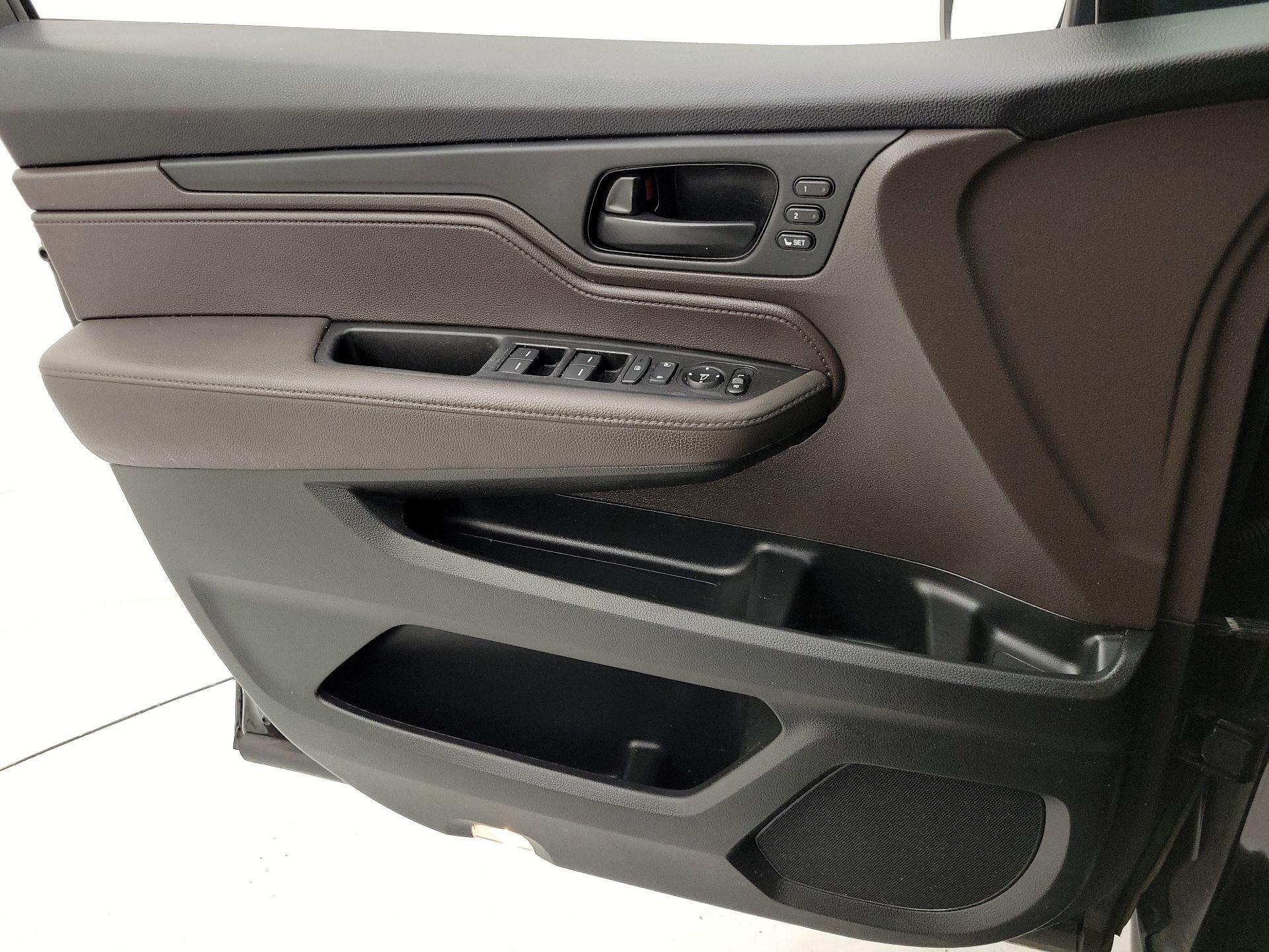Thumbnail: 2018 Honda Odyssey - 12