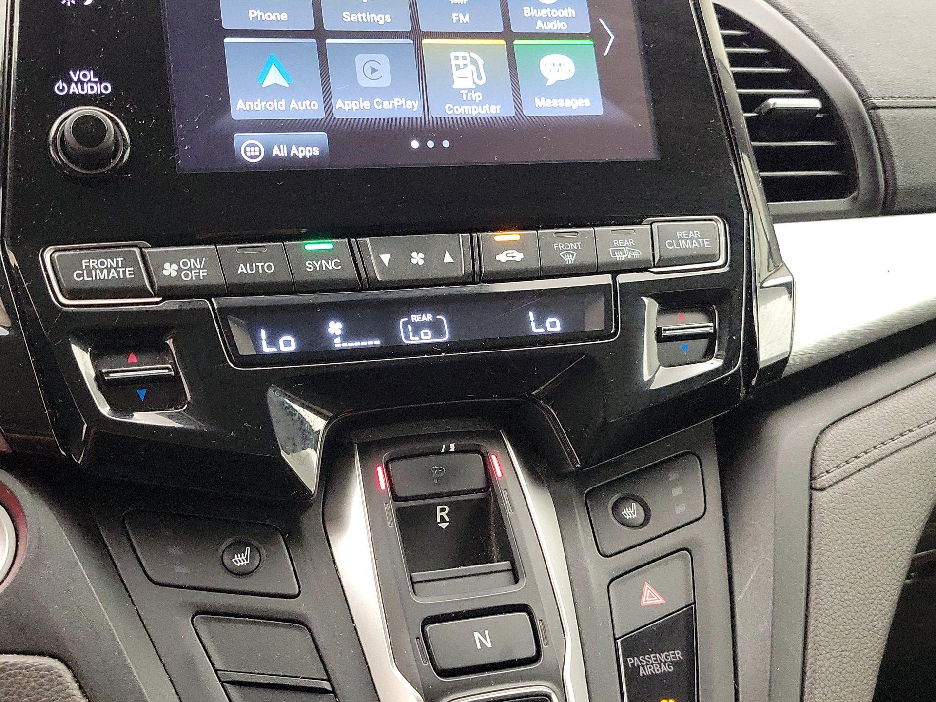 Thumbnail: 2018 Honda Odyssey - 16