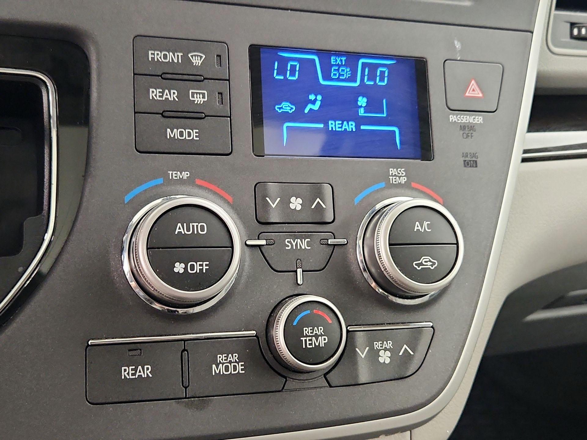 Thumbnail: 2020 Toyota Sienna - 16