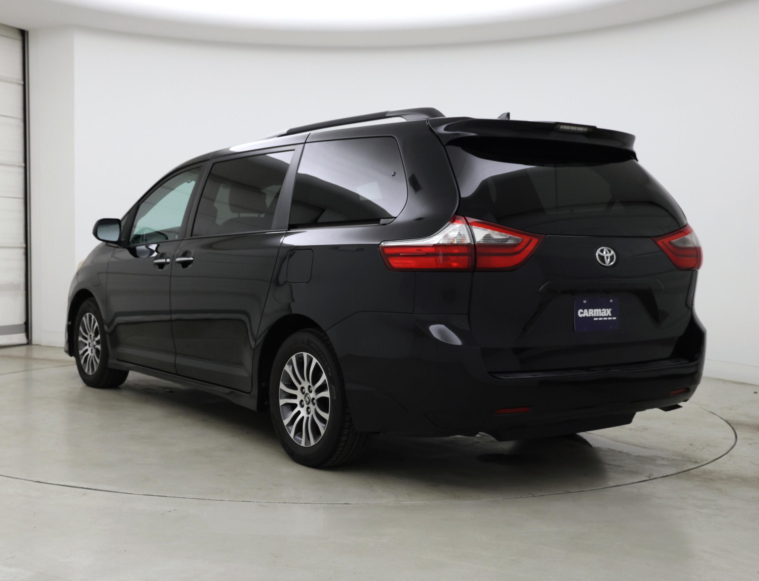 Thumbnail: 2020 Toyota Sienna - 2