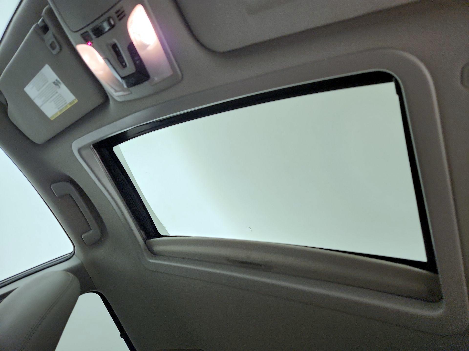 Thumbnail: 2020 Toyota Sienna - 19