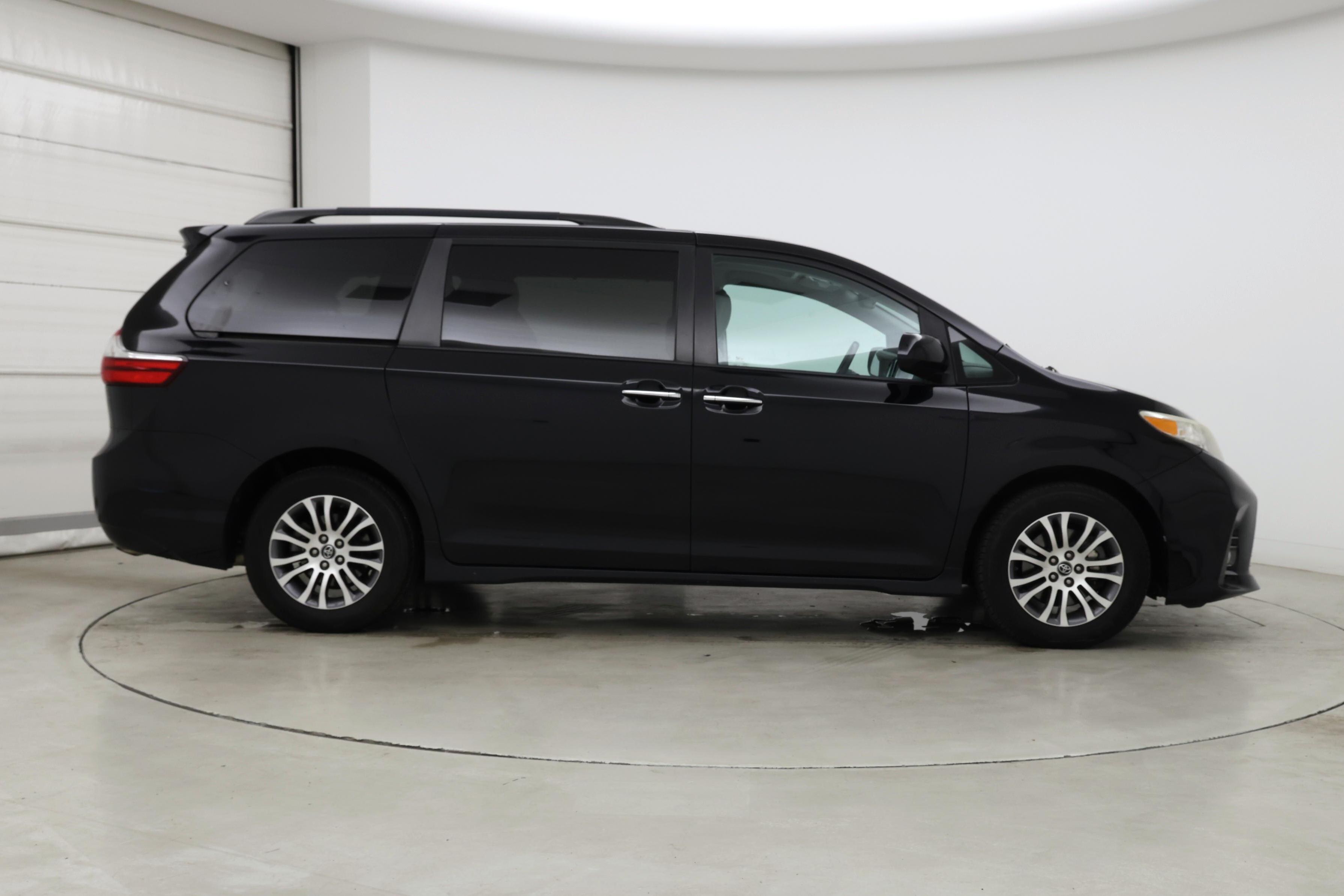 Thumbnail: 2020 Toyota Sienna - 7
