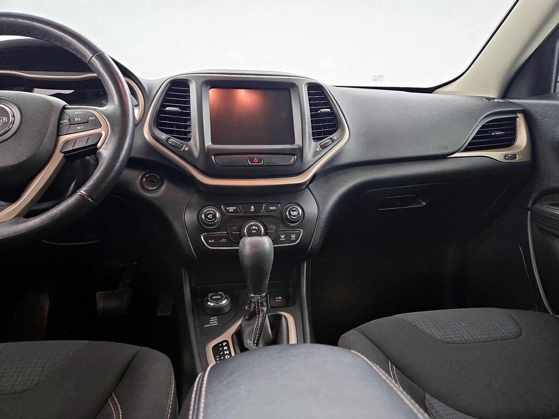 Thumbnail: 2016 Jeep Cherokee - 9