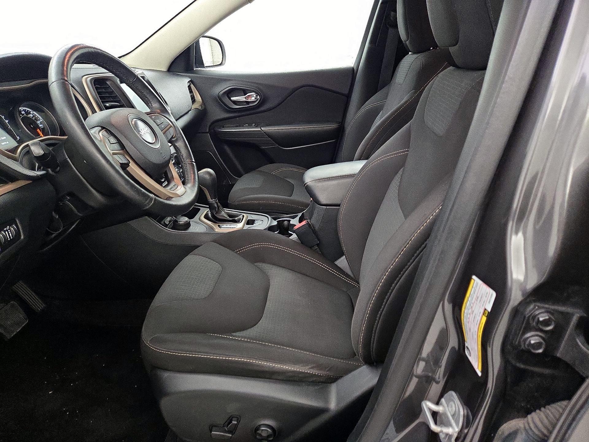 Thumbnail: 2016 Jeep Cherokee - 11