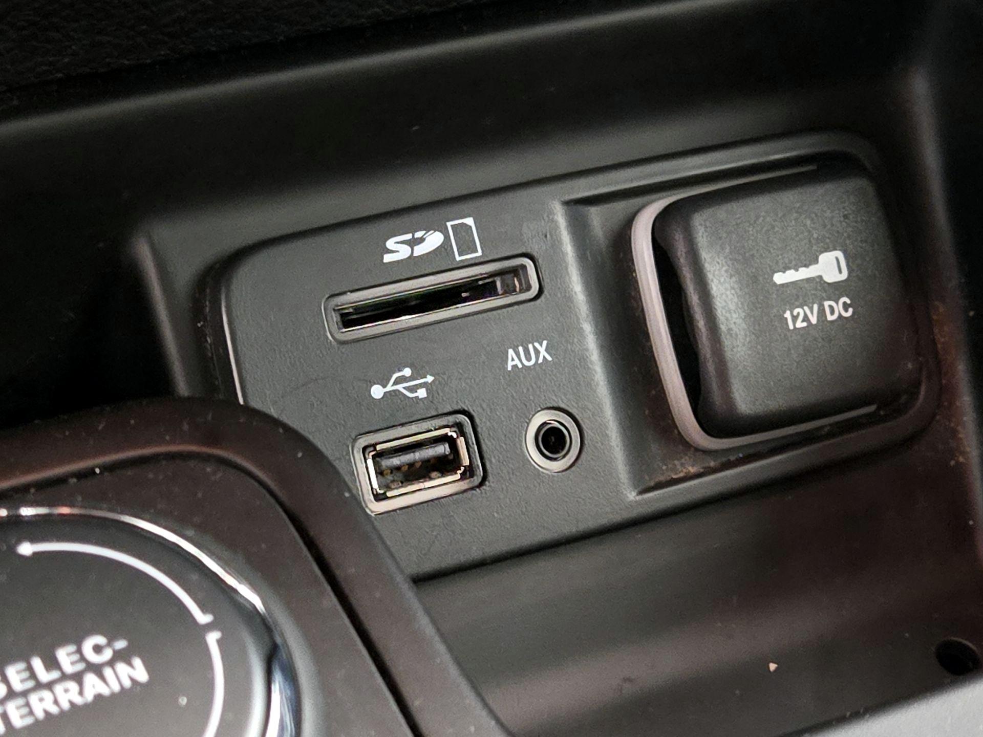 Thumbnail: 2016 Jeep Cherokee - 18