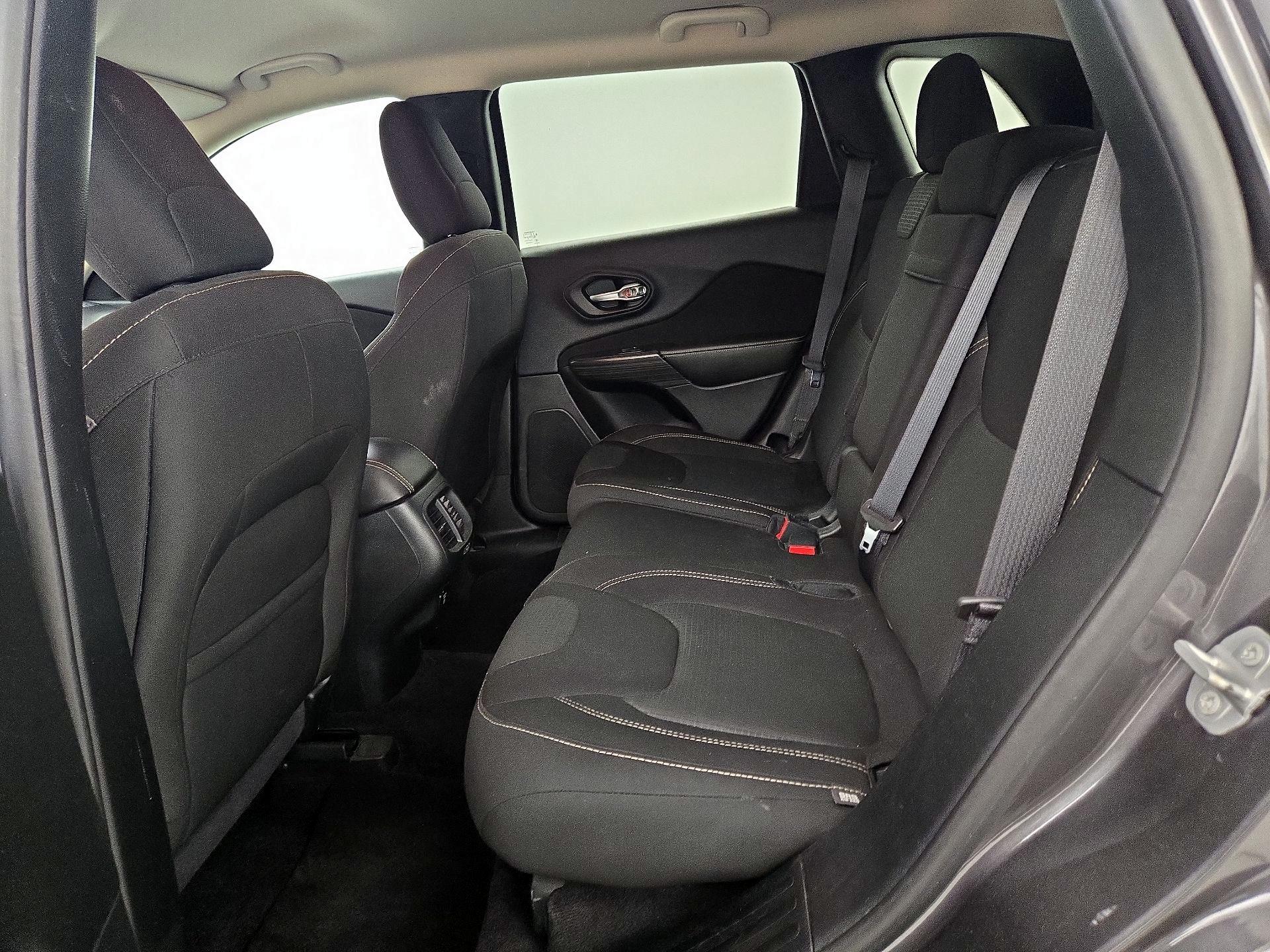 Thumbnail: 2016 Jeep Cherokee - 19