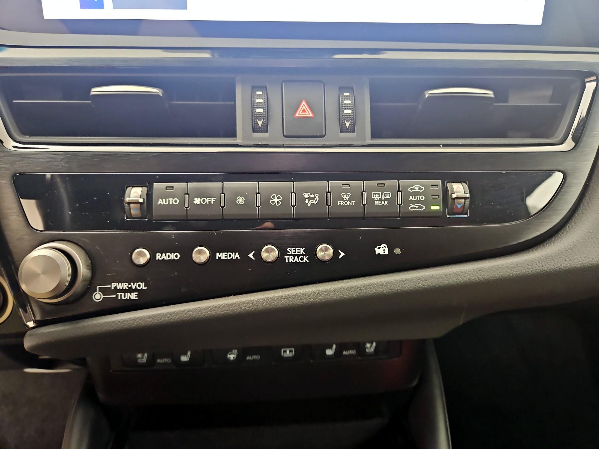 Thumbnail: 2023 Lexus ES - 16