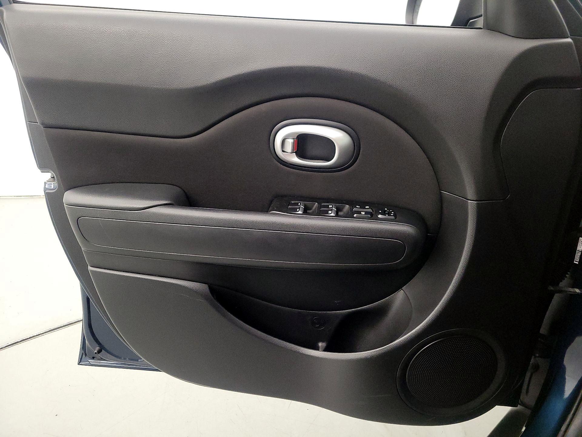 Thumbnail: 2017 Kia Soul - 12
