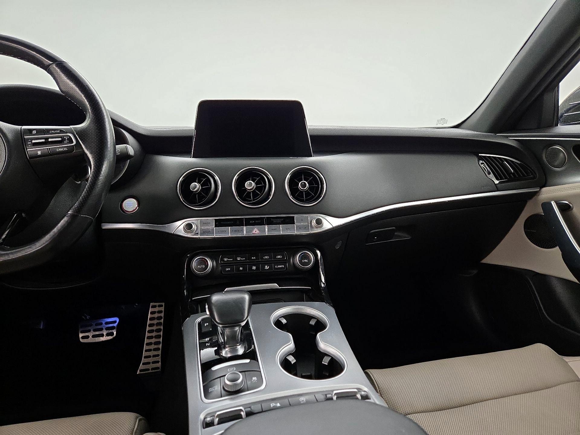 Thumbnail: 2018 Kia Stinger - 9