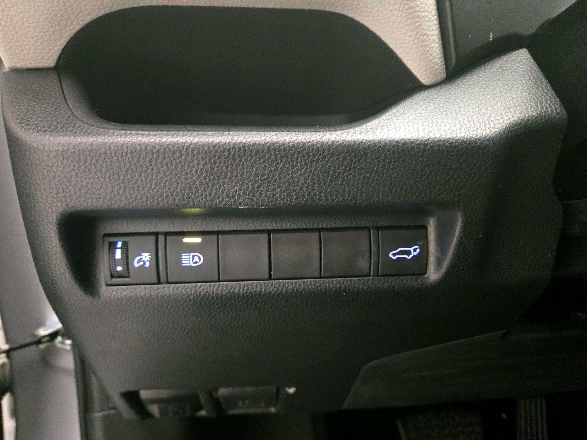Thumbnail: 2020 Toyota RAV4 - 13