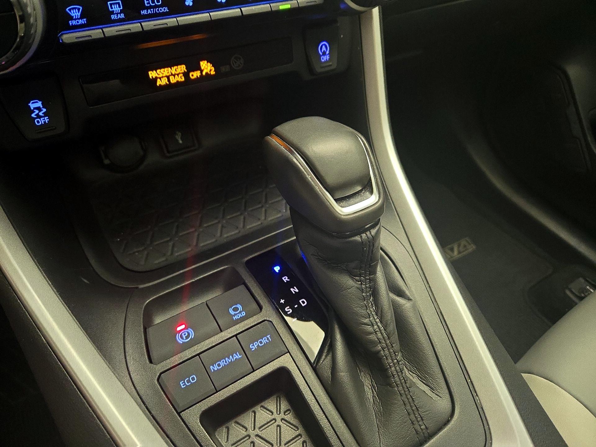 Thumbnail: 2020 Toyota RAV4 - 17