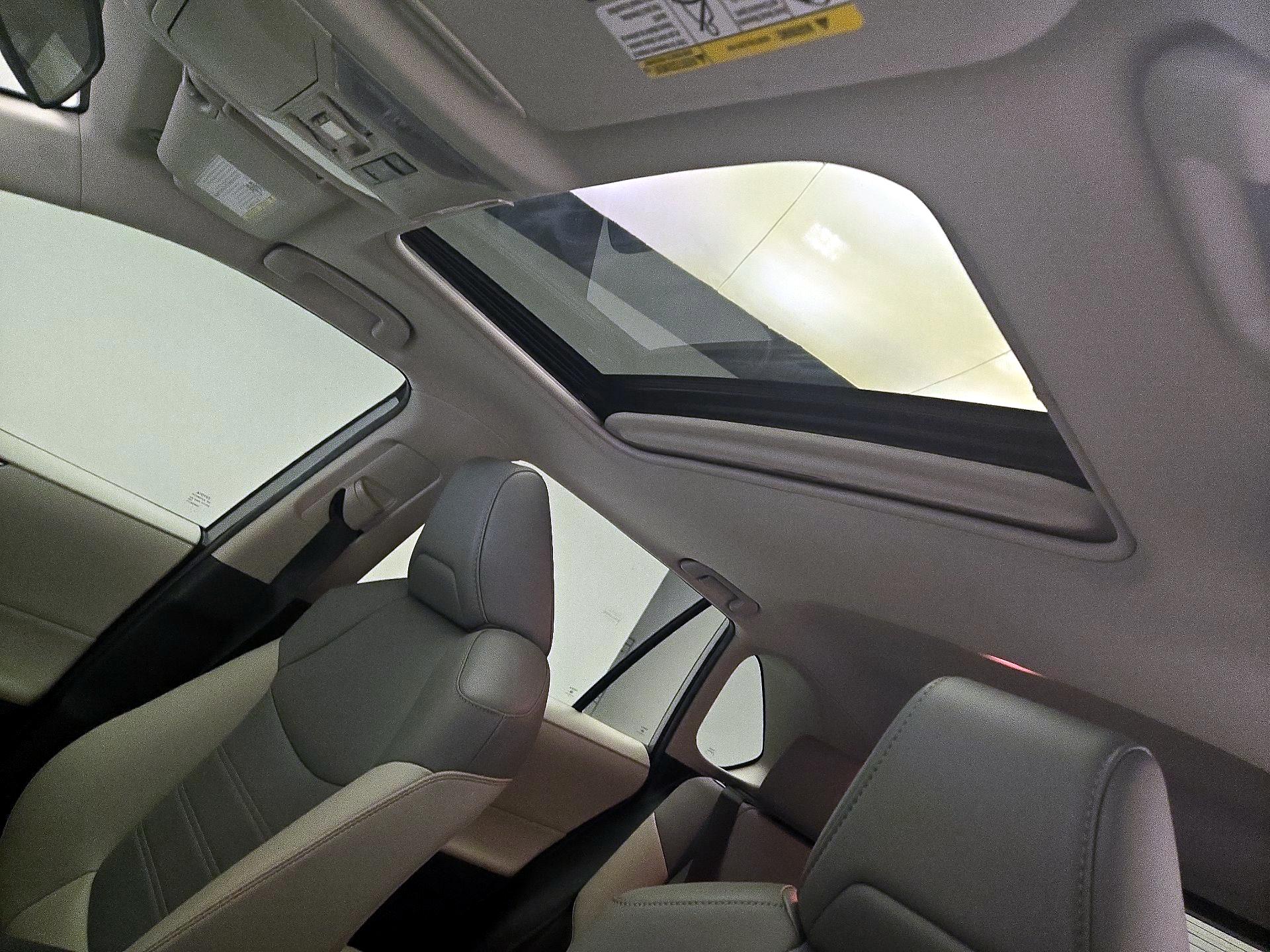Thumbnail: 2020 Toyota RAV4 - 19