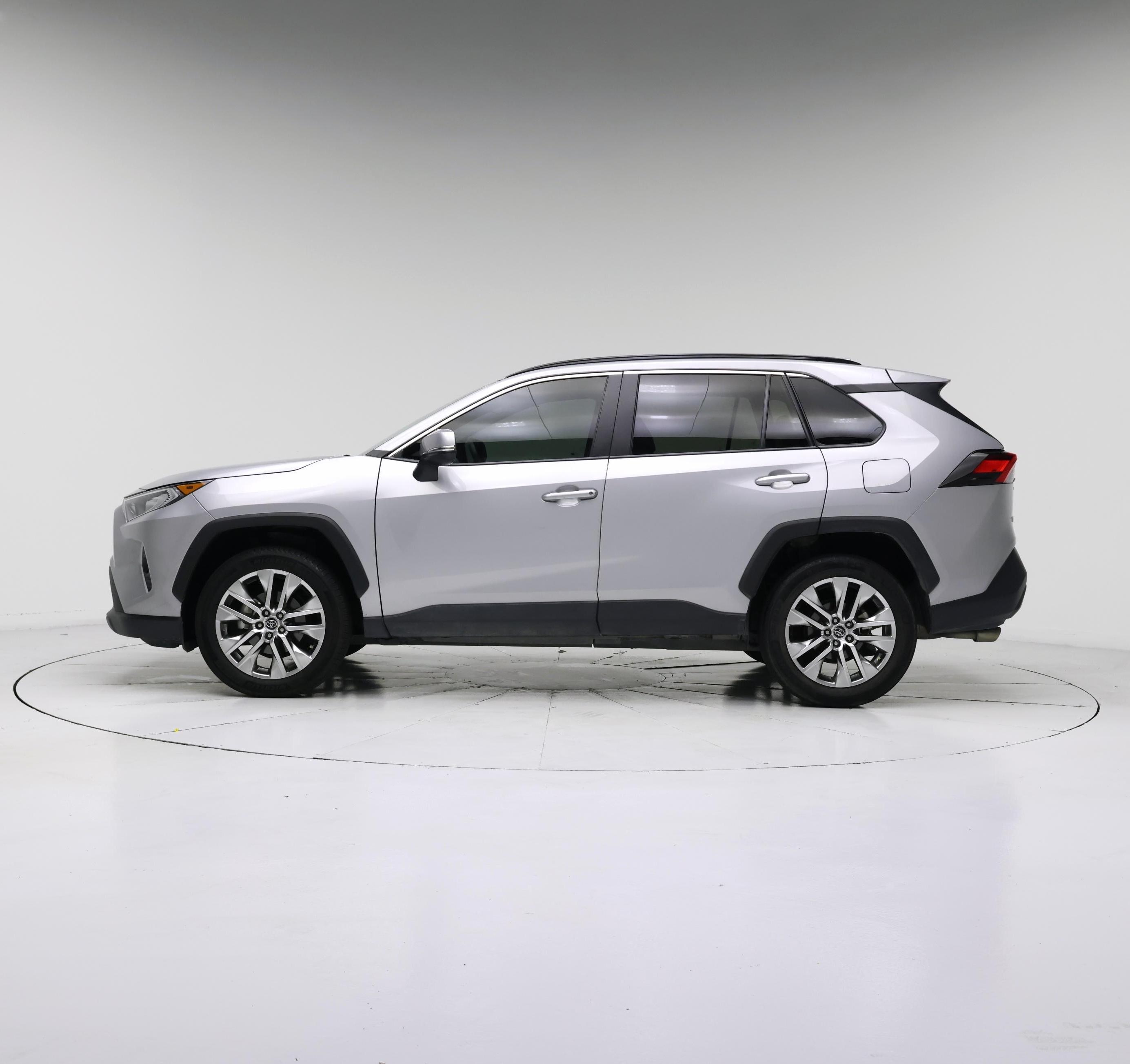 Thumbnail: 2020 Toyota RAV4 - 3