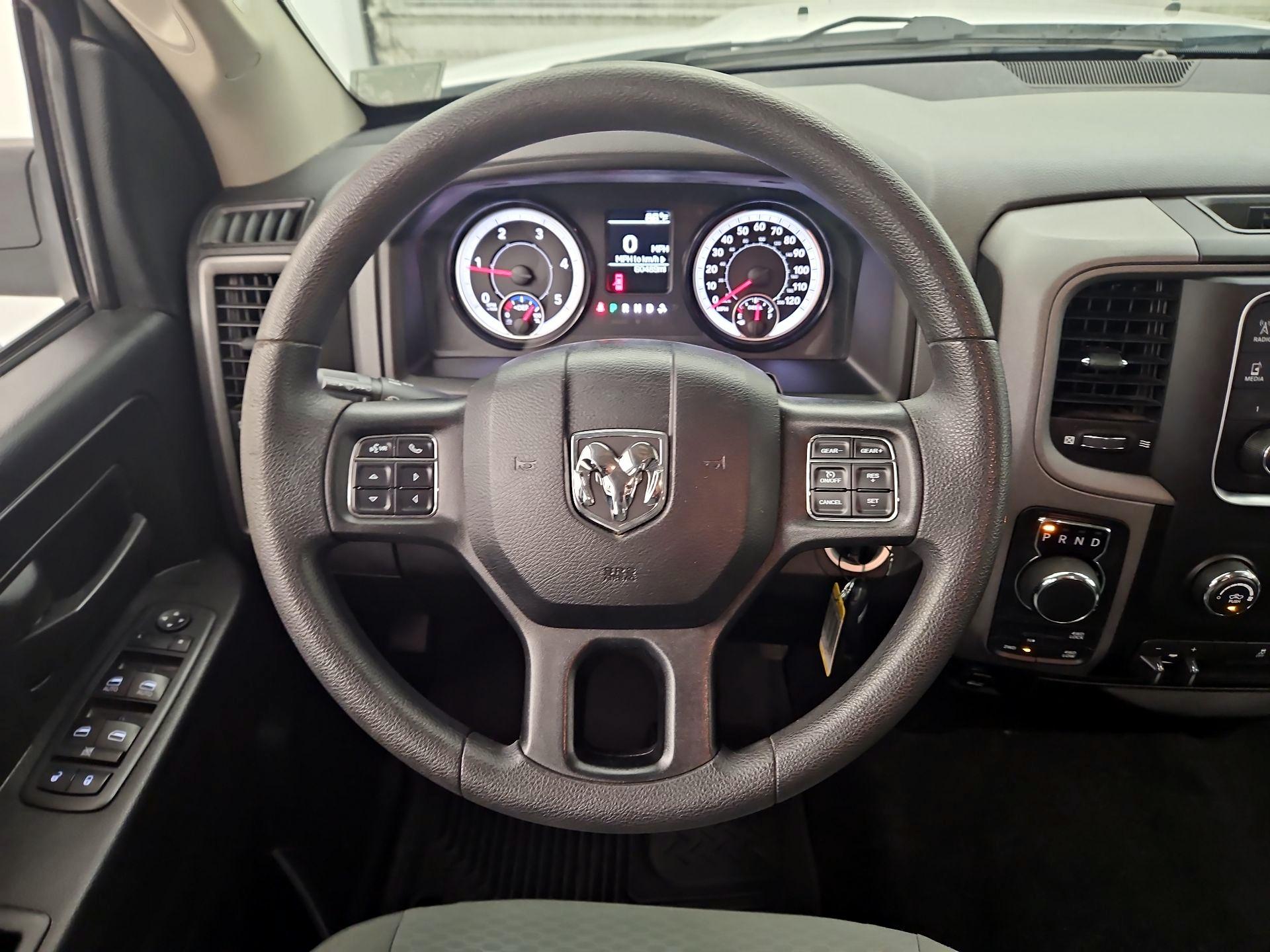 Thumbnail: 2019 RAM 1500 Classic - 10