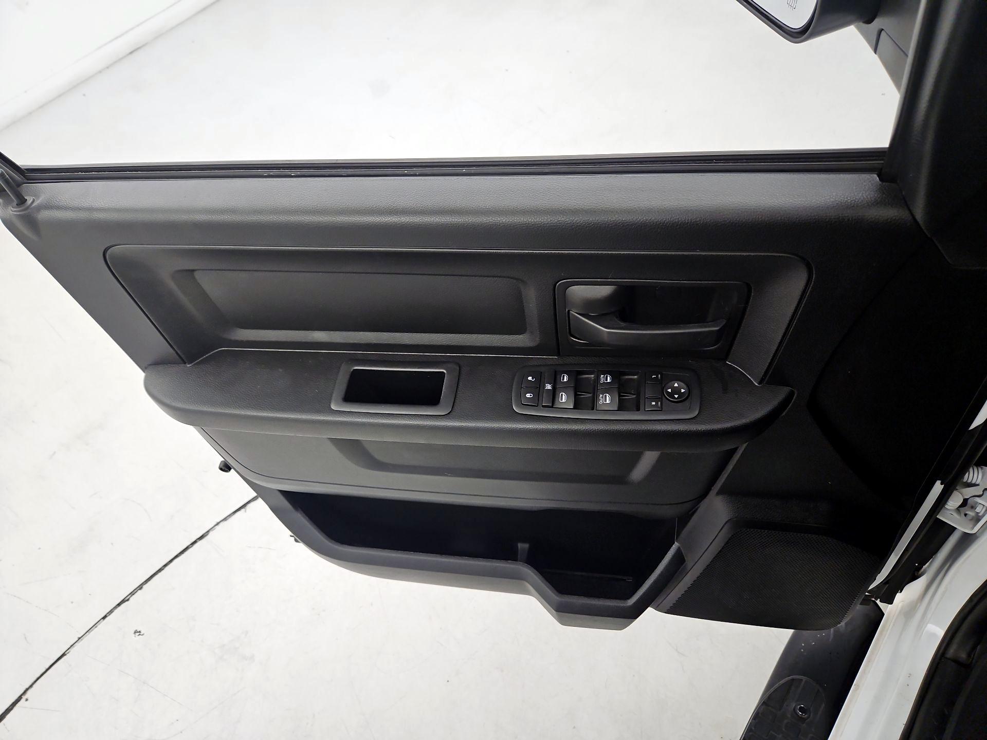 Thumbnail: 2019 RAM 1500 Classic - 12