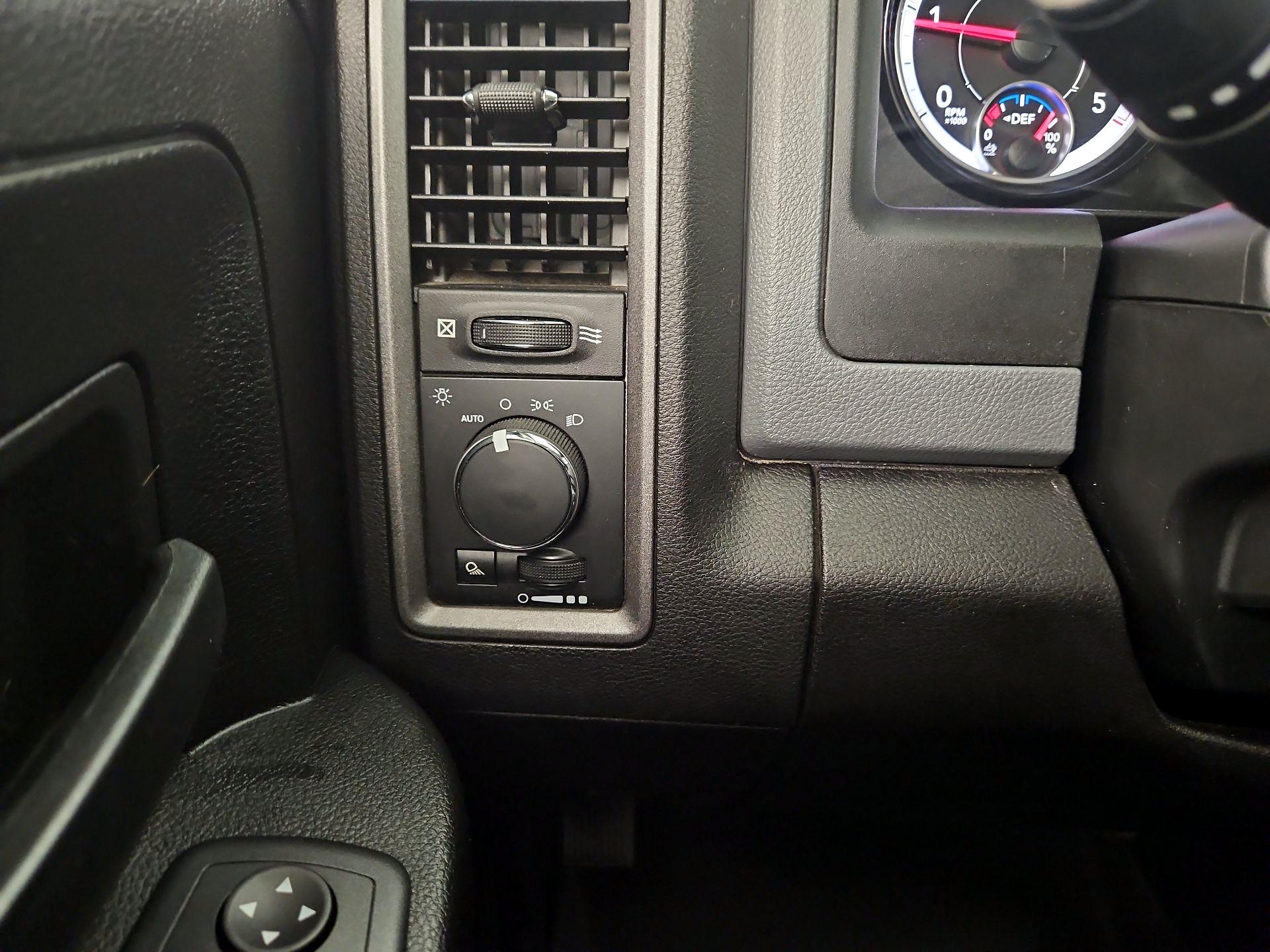 Thumbnail: 2019 RAM 1500 Classic - 13