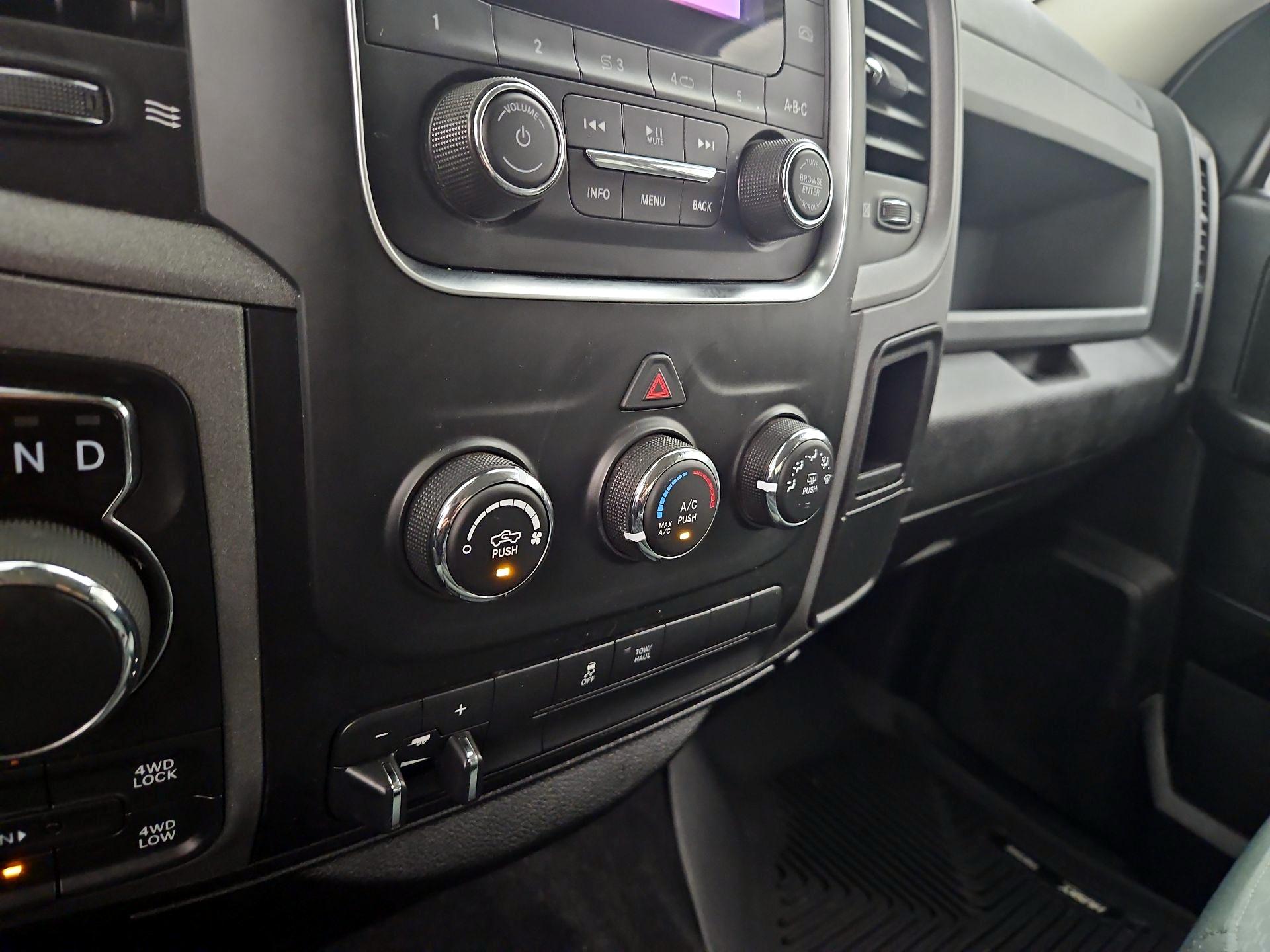 Thumbnail: 2019 RAM 1500 Classic - 16