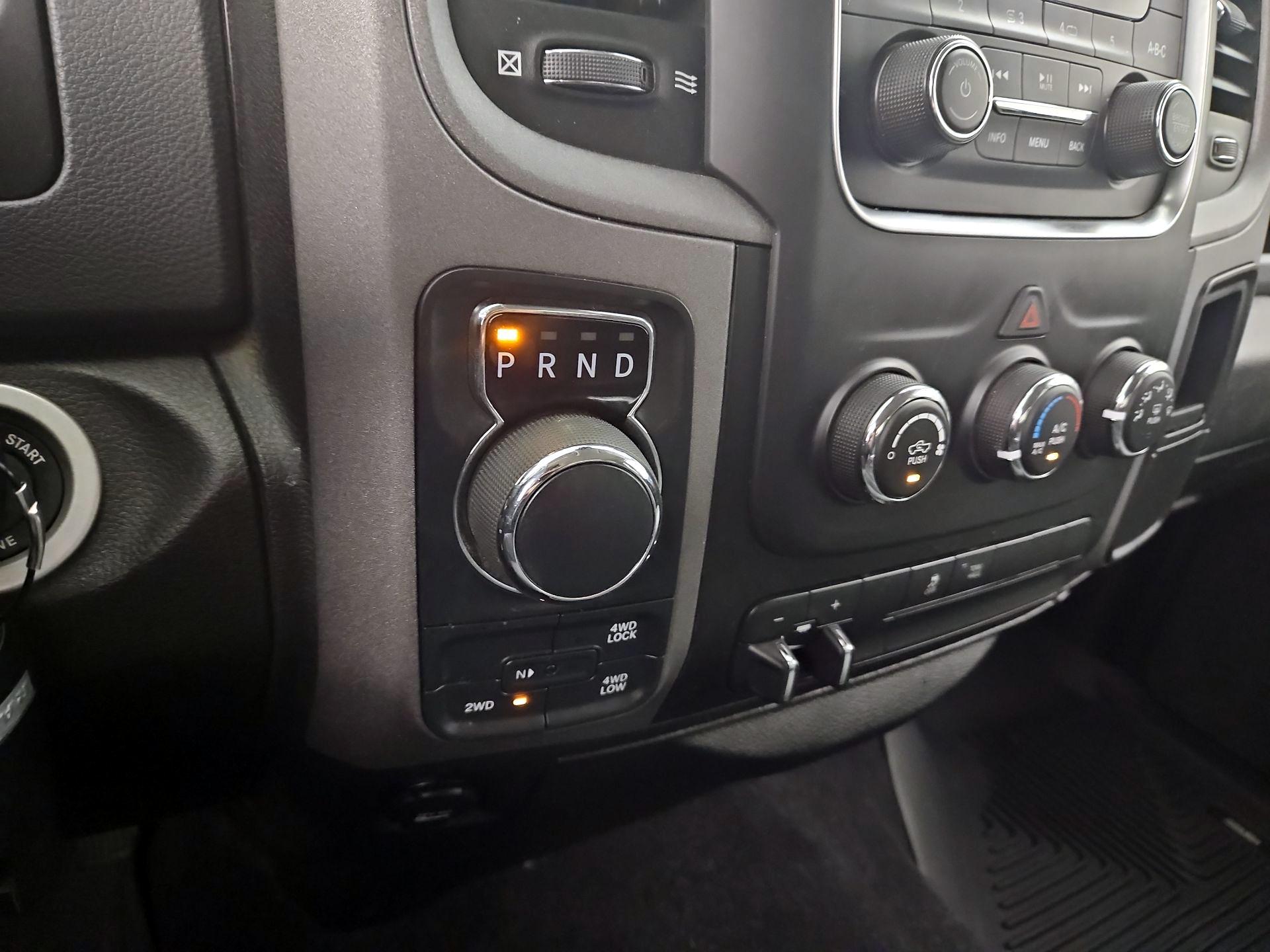 Thumbnail: 2019 RAM 1500 Classic - 17