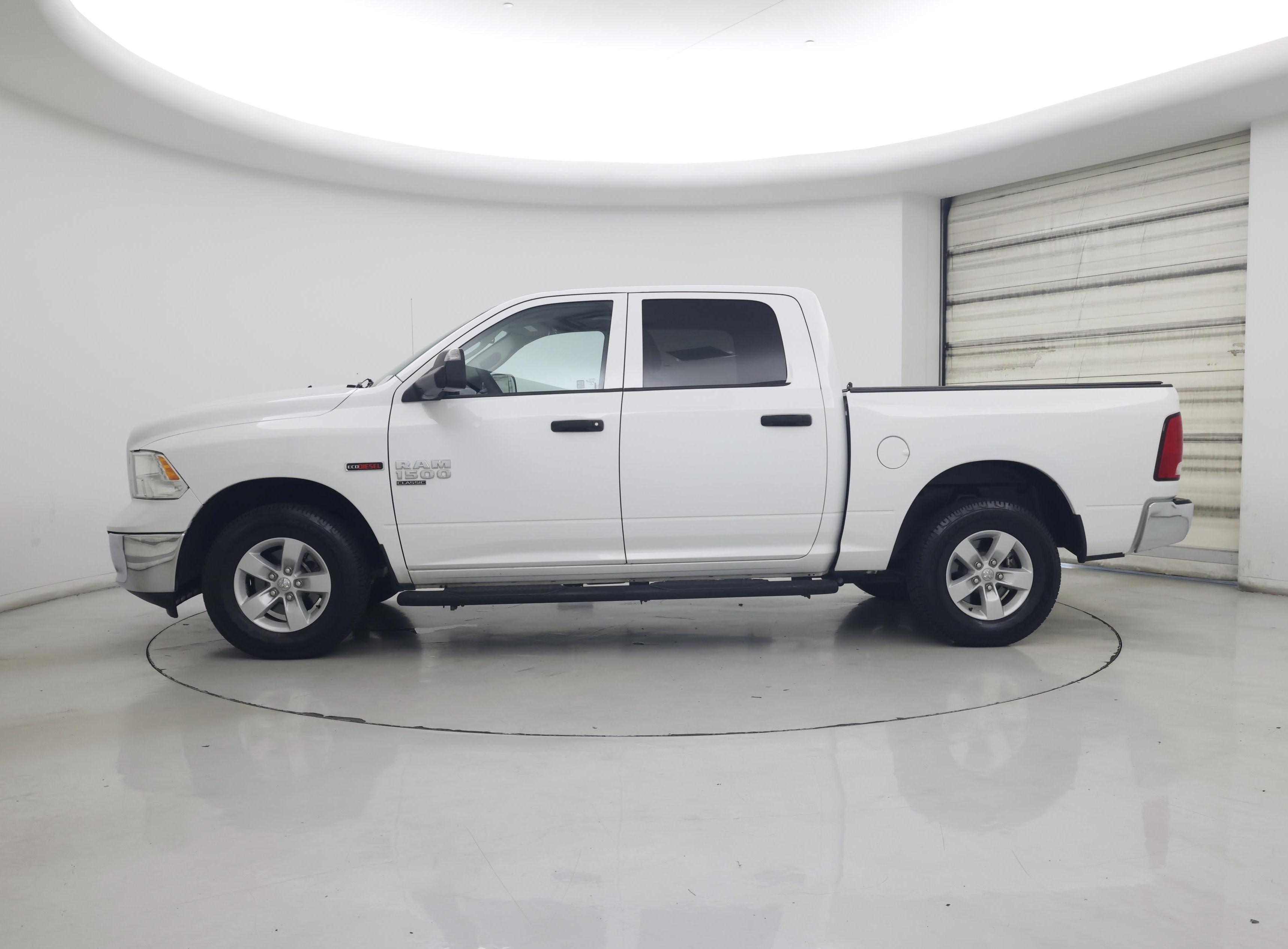 Thumbnail: 2019 RAM 1500 Classic - 3