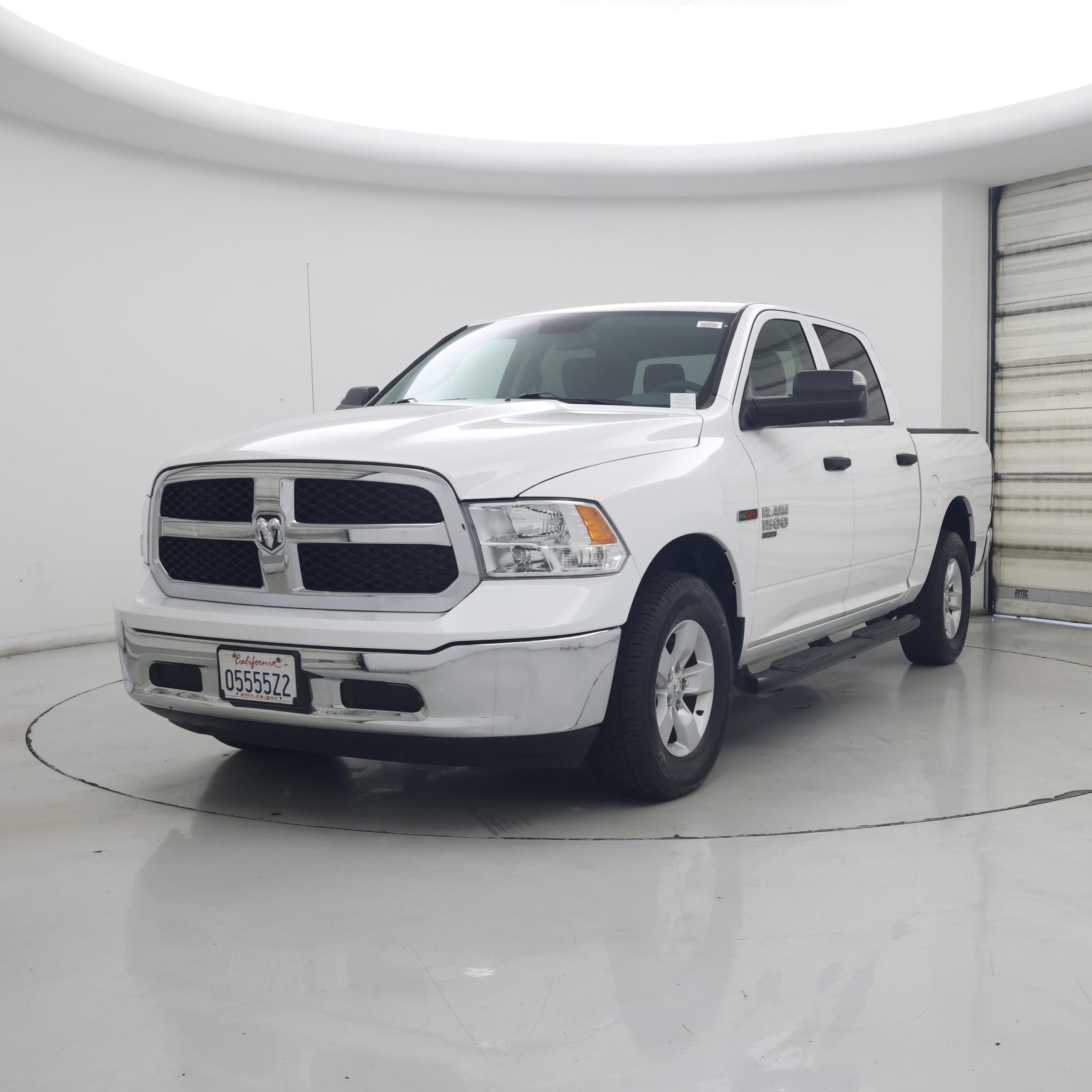 Thumbnail: 2019 RAM 1500 Classic - 4