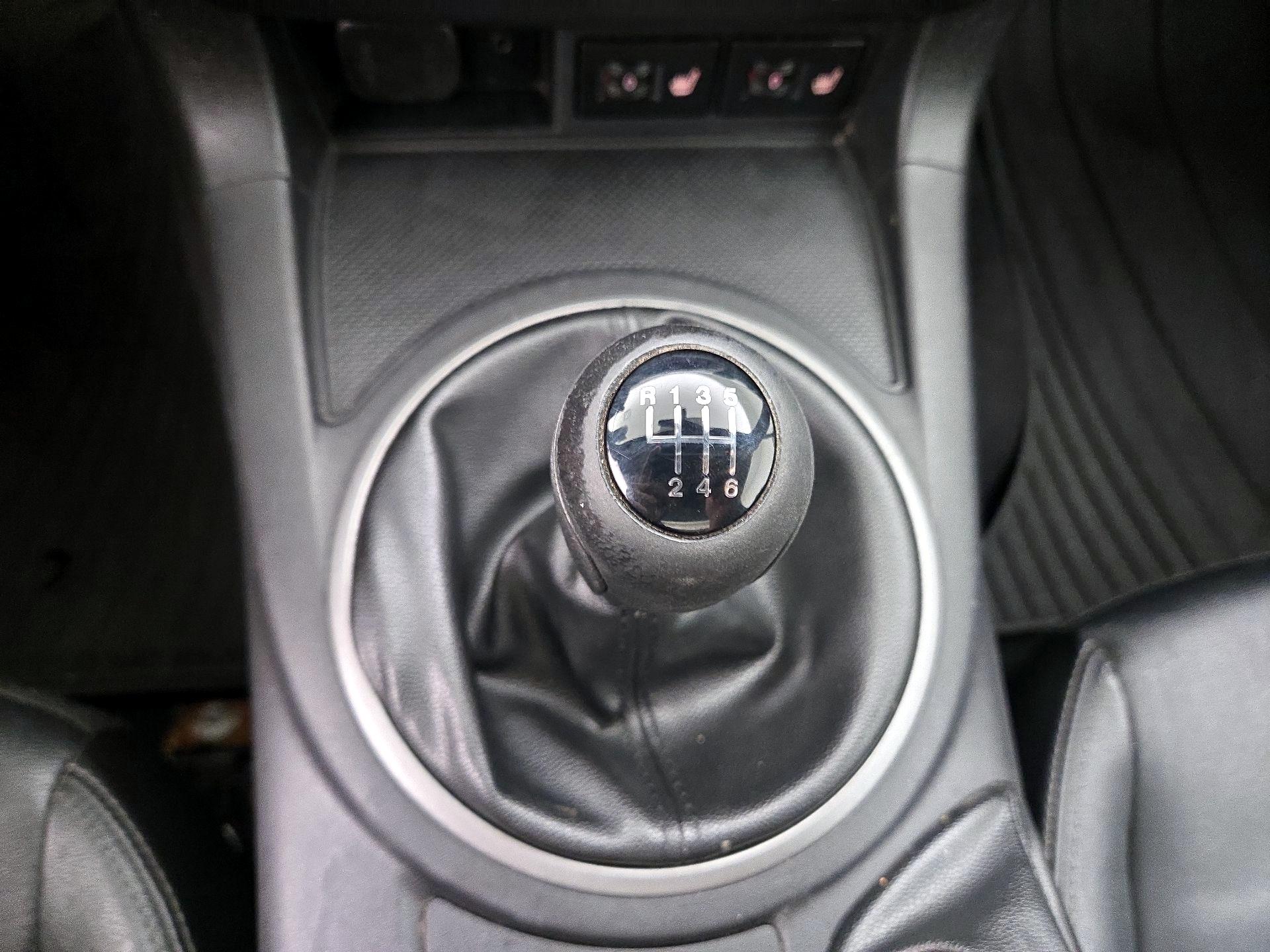 Thumbnail: 2015 Mazda MX-5 Miata - 16