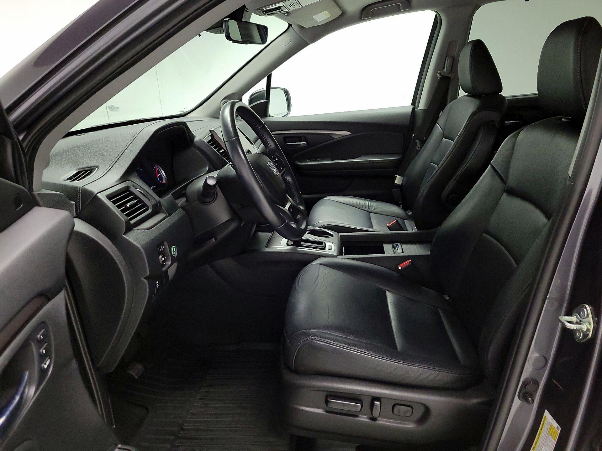 Thumbnail: 2019 Honda Pilot - 11