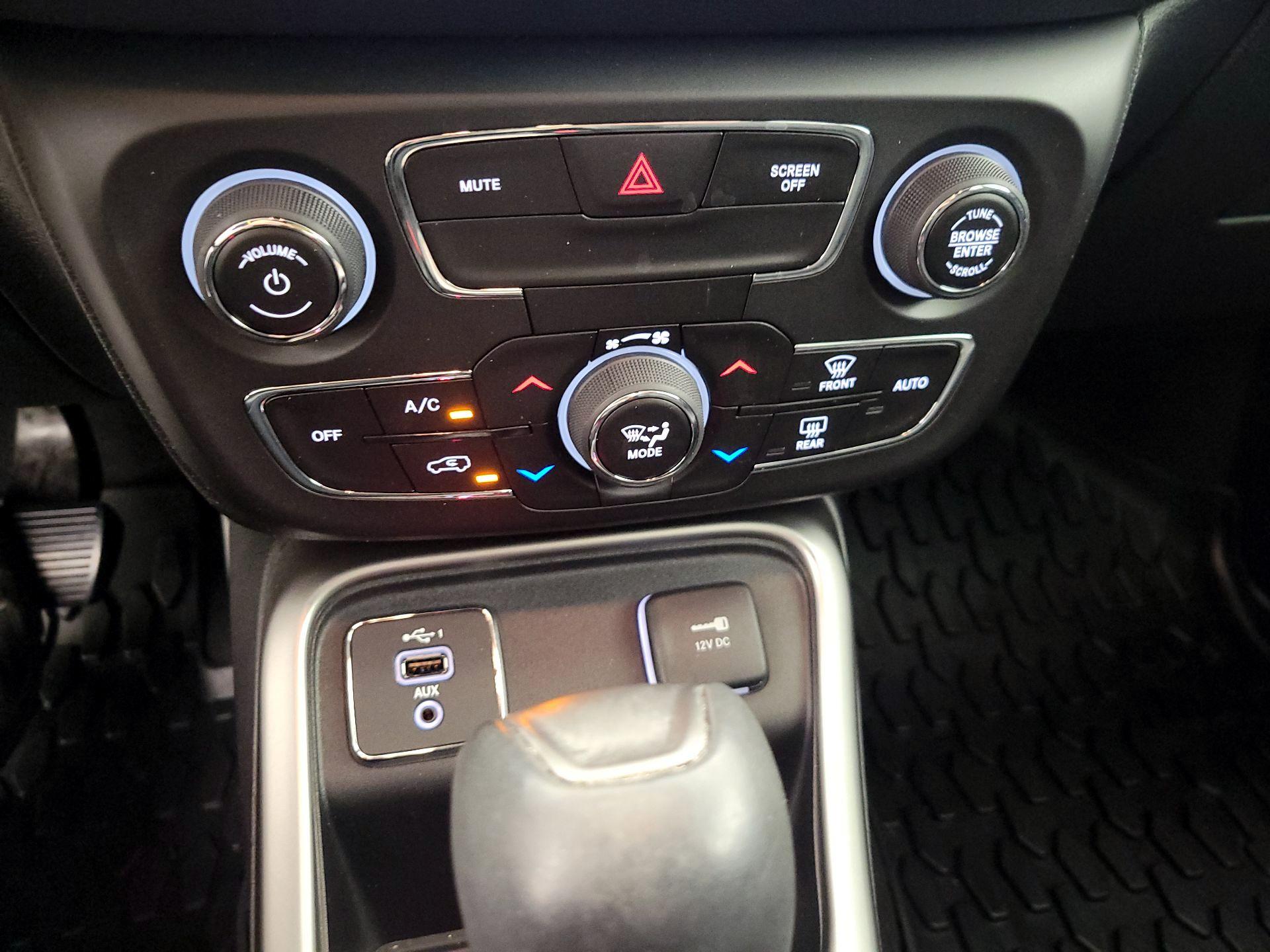 Thumbnail: 2021 Jeep Compass - 17