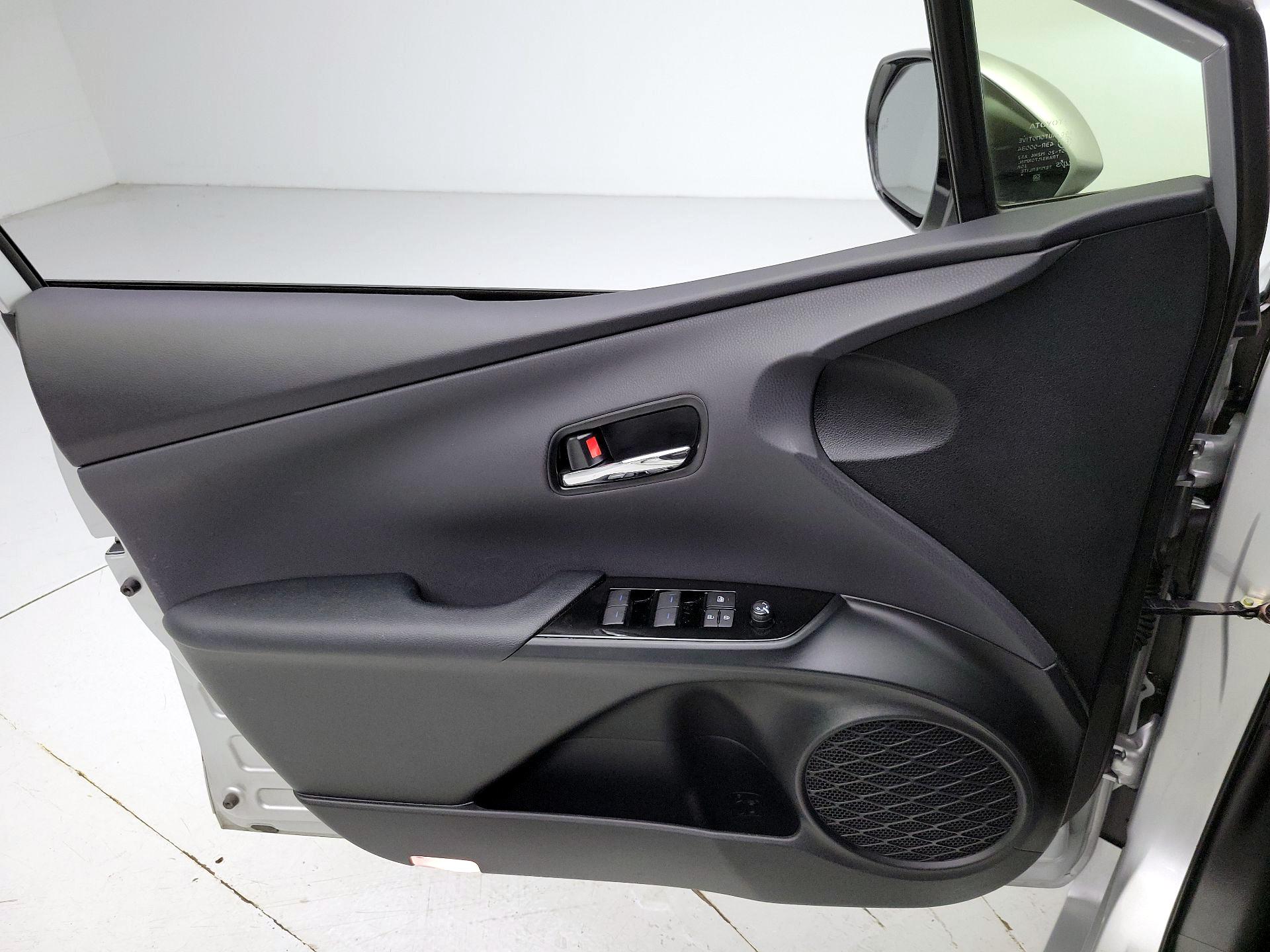 Thumbnail: 2019 Toyota Prius - 12