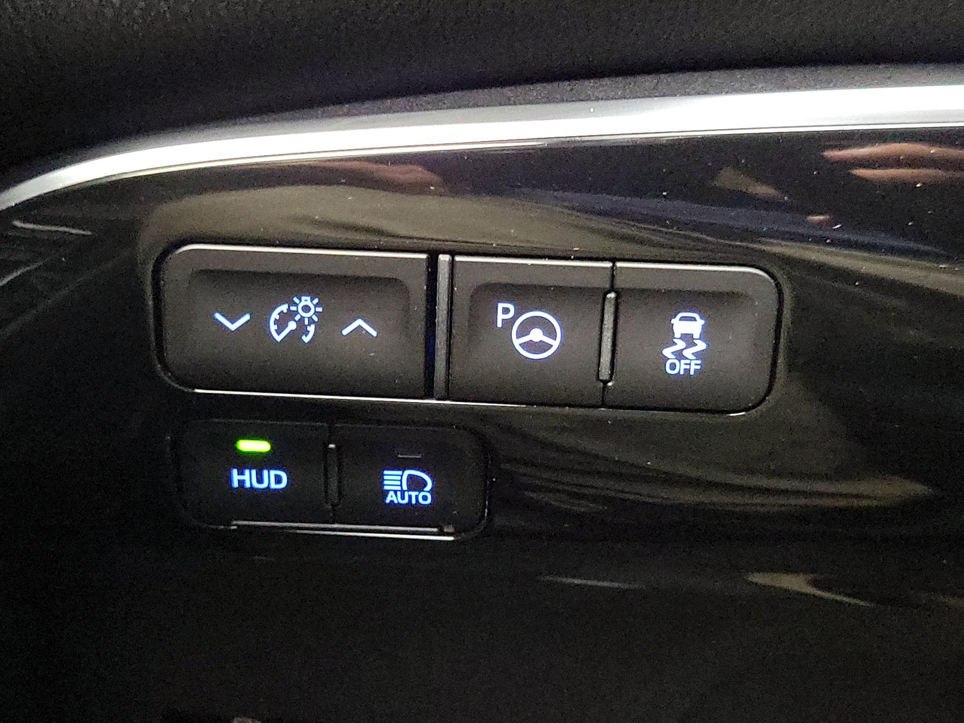Thumbnail: 2019 Toyota Prius - 13