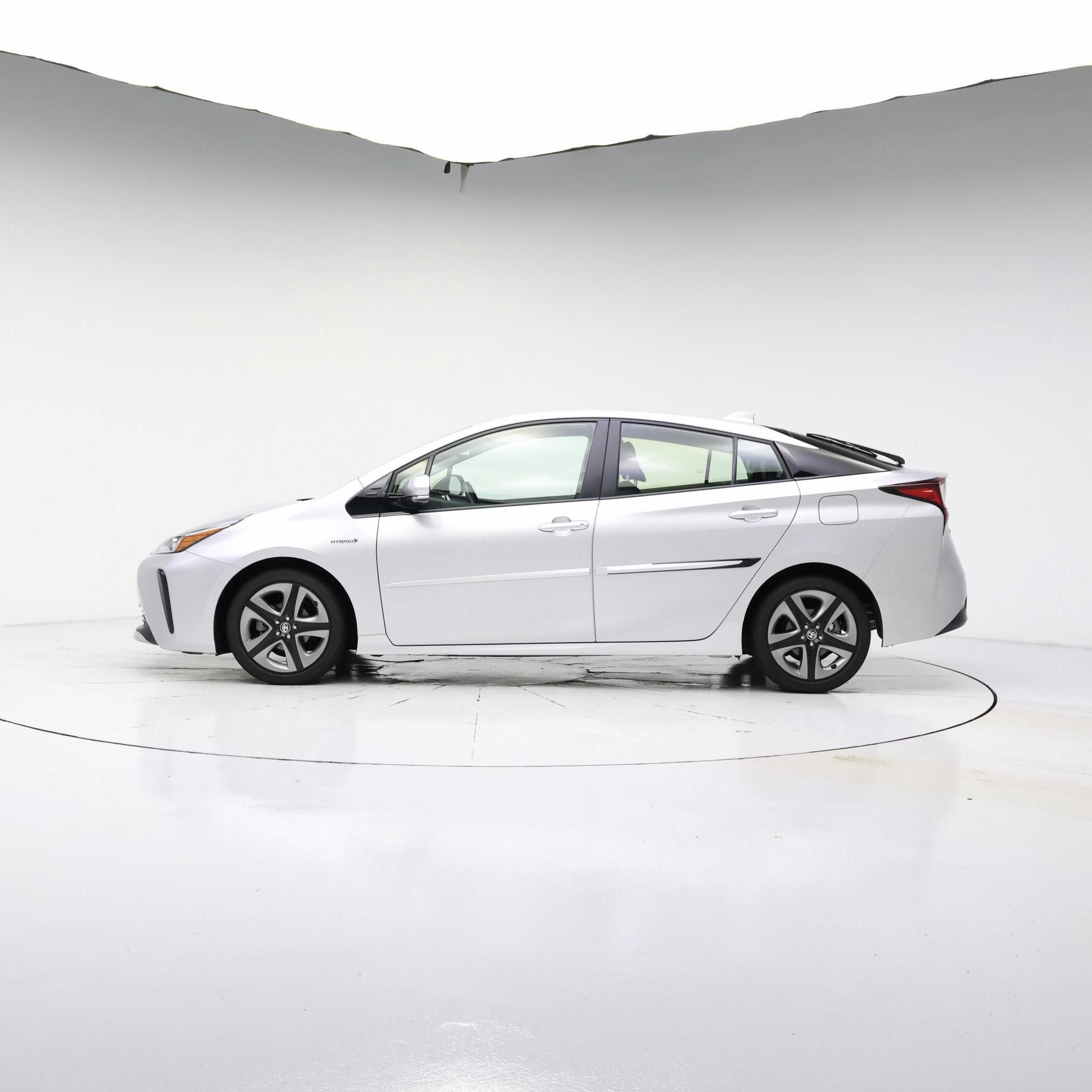 Thumbnail: 2019 Toyota Prius - 3