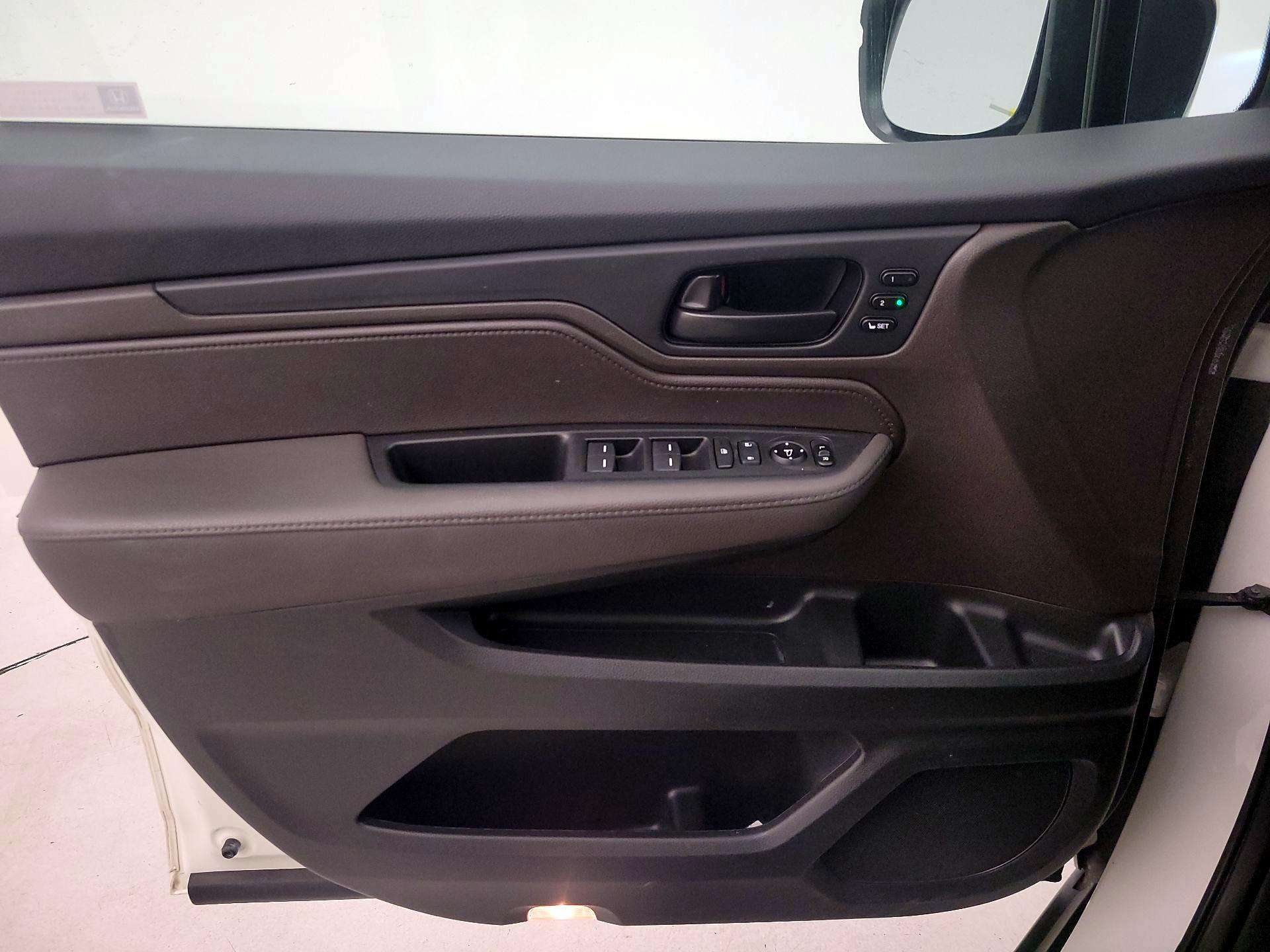 Thumbnail: 2019 Honda Odyssey - 12