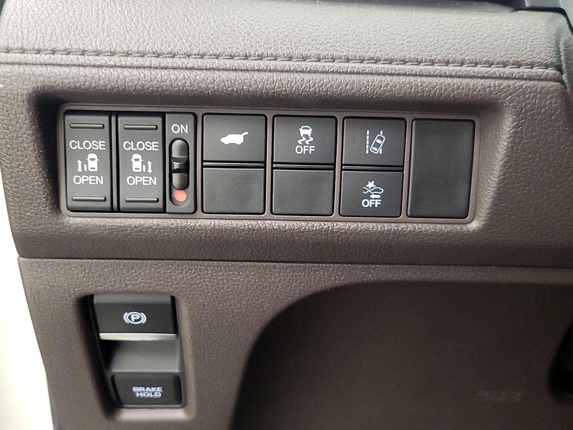 Thumbnail: 2019 Honda Odyssey - 13