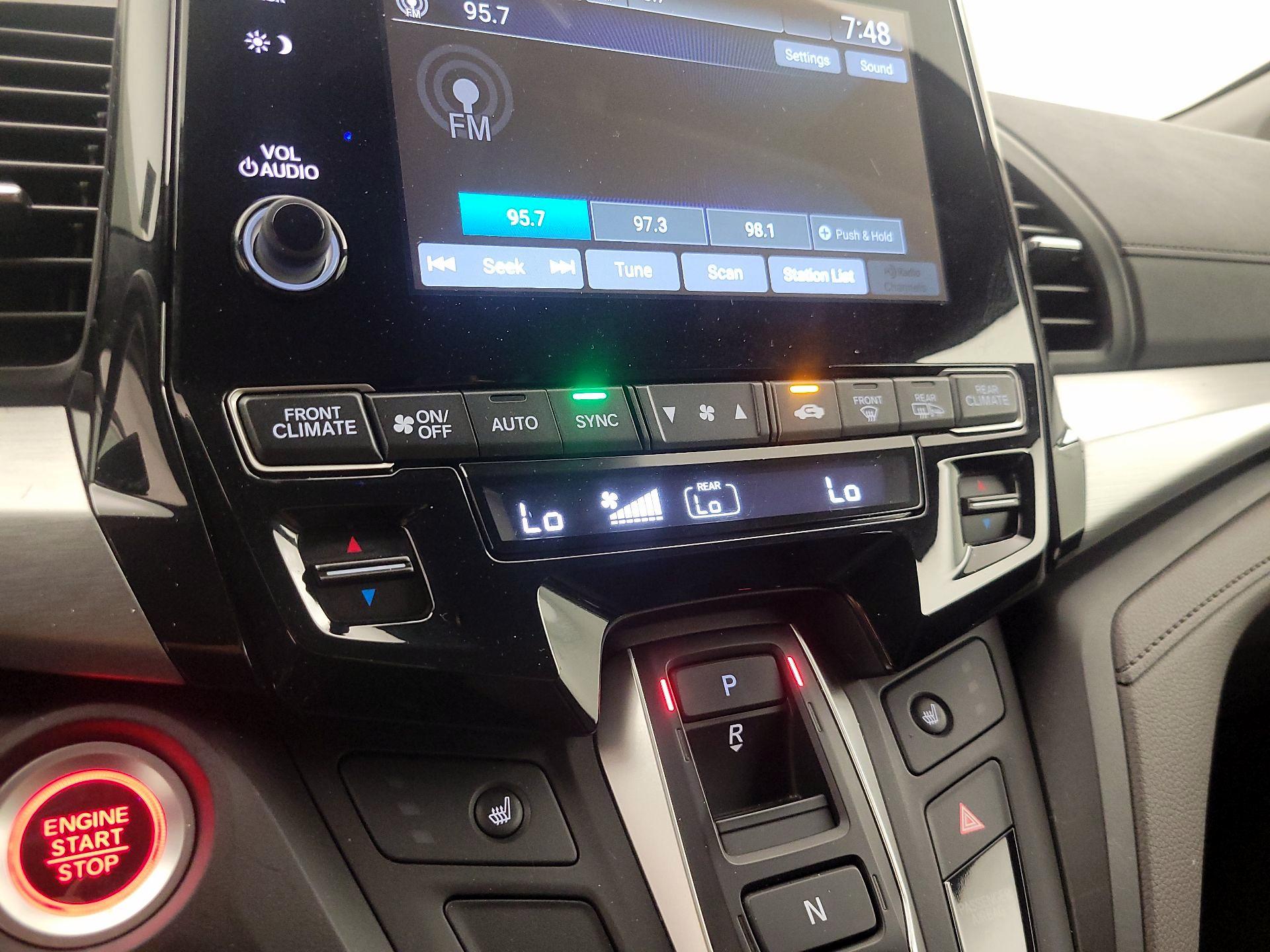 Thumbnail: 2019 Honda Odyssey - 16