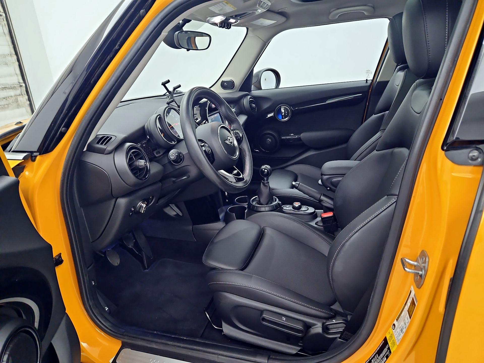 Thumbnail: 2017 MINI Cooper Hardtop - 11