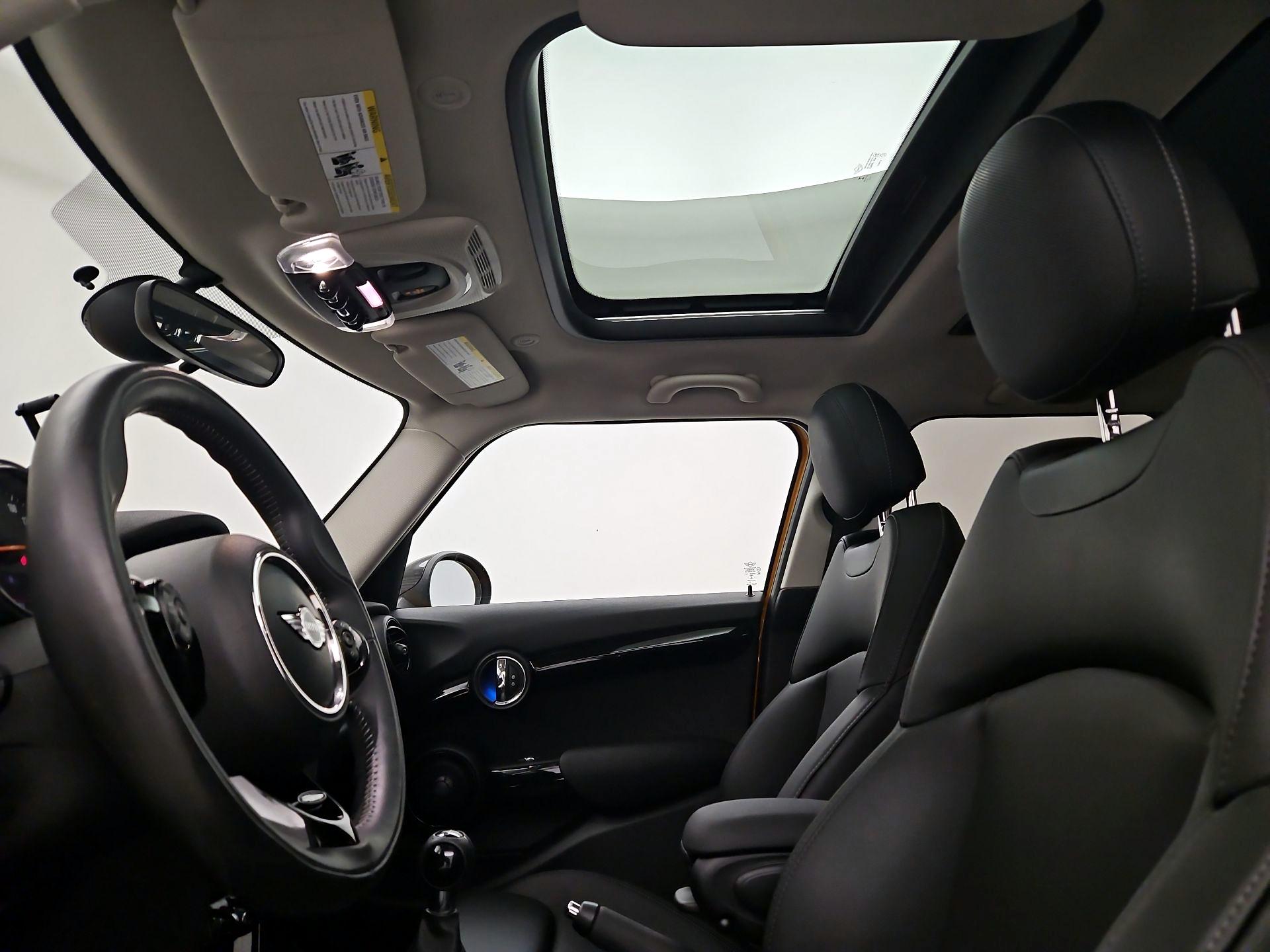 Thumbnail: 2017 MINI Cooper Hardtop - 18
