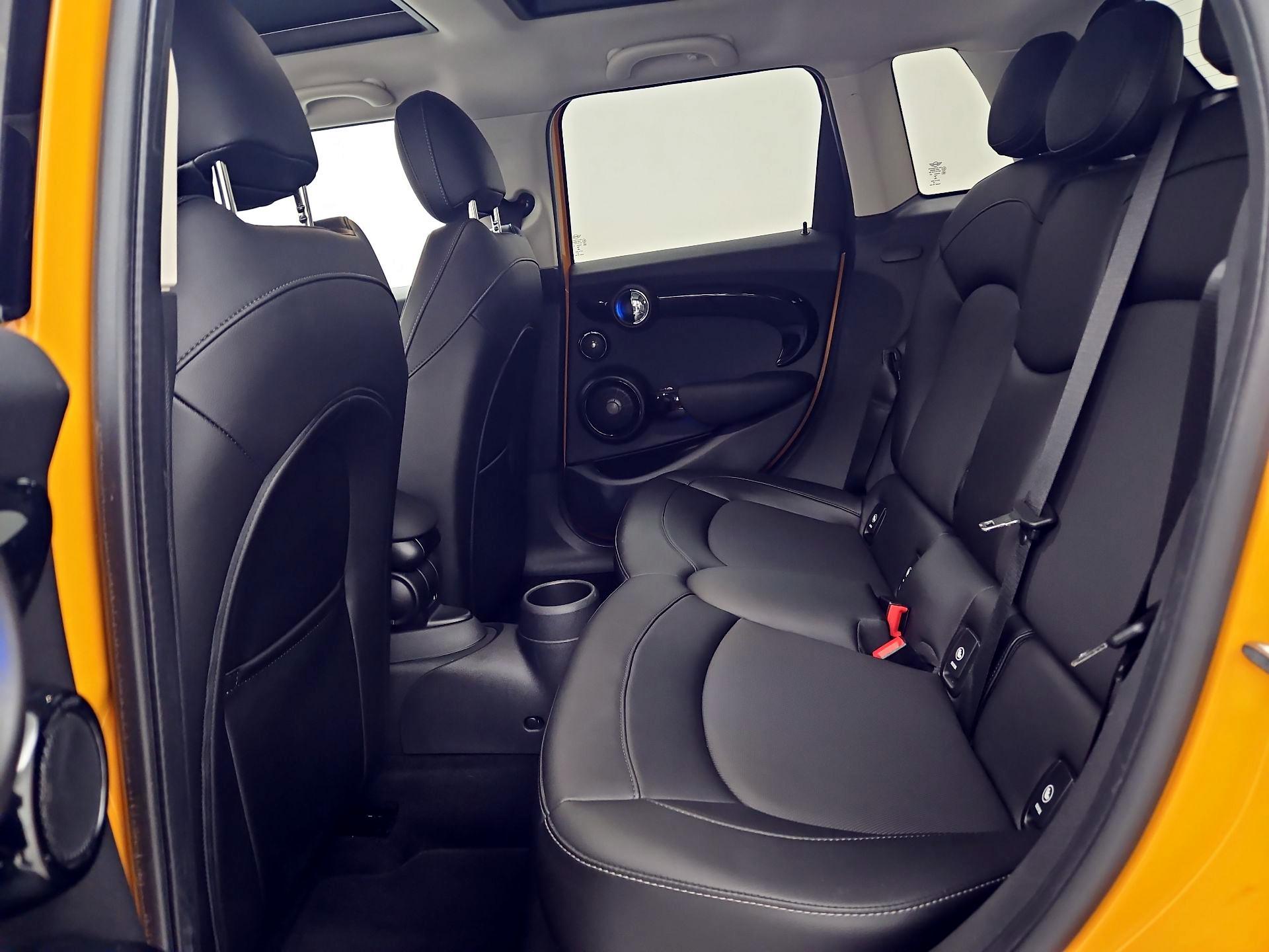 Thumbnail: 2017 MINI Cooper Hardtop - 19