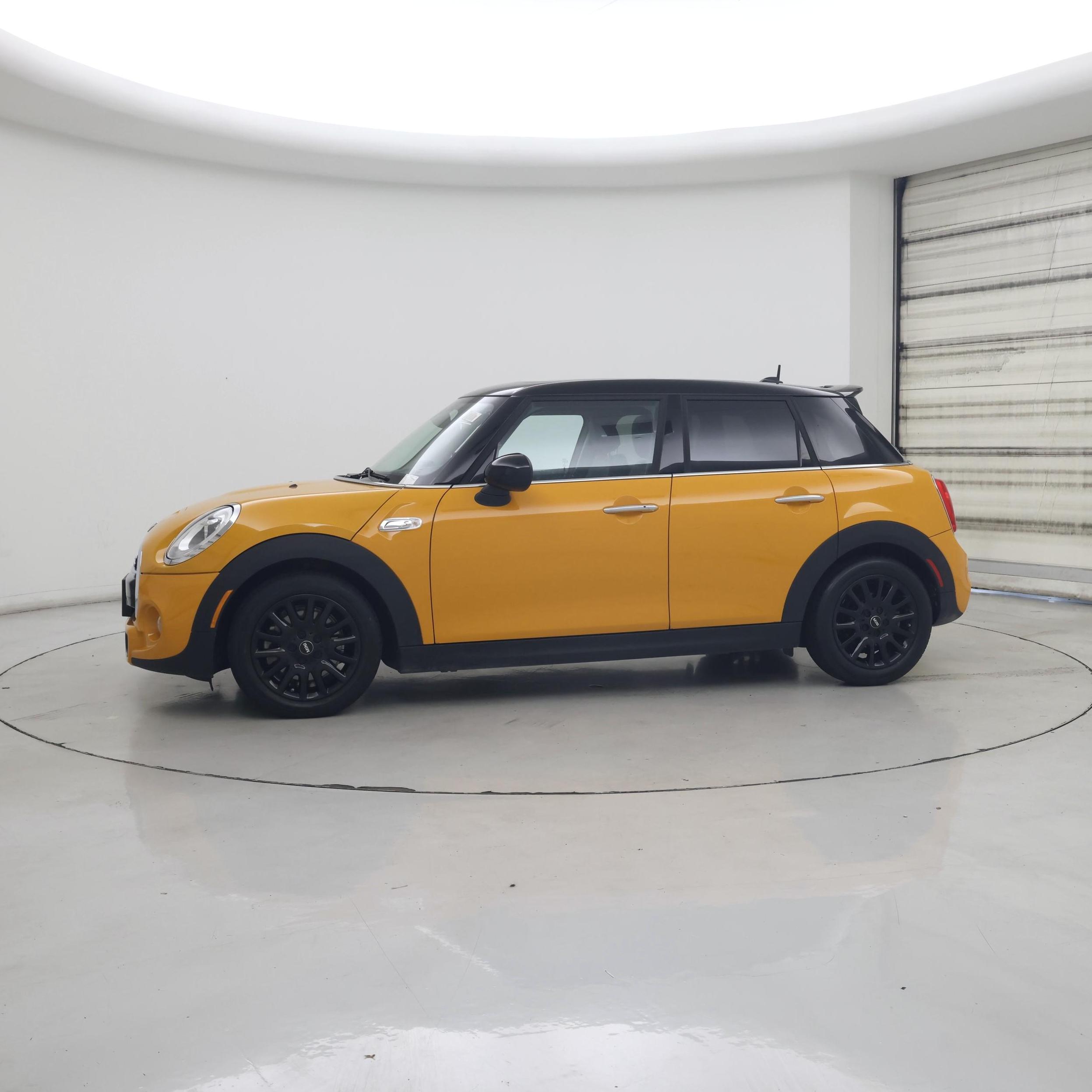 Thumbnail: 2017 MINI Cooper Hardtop - 3