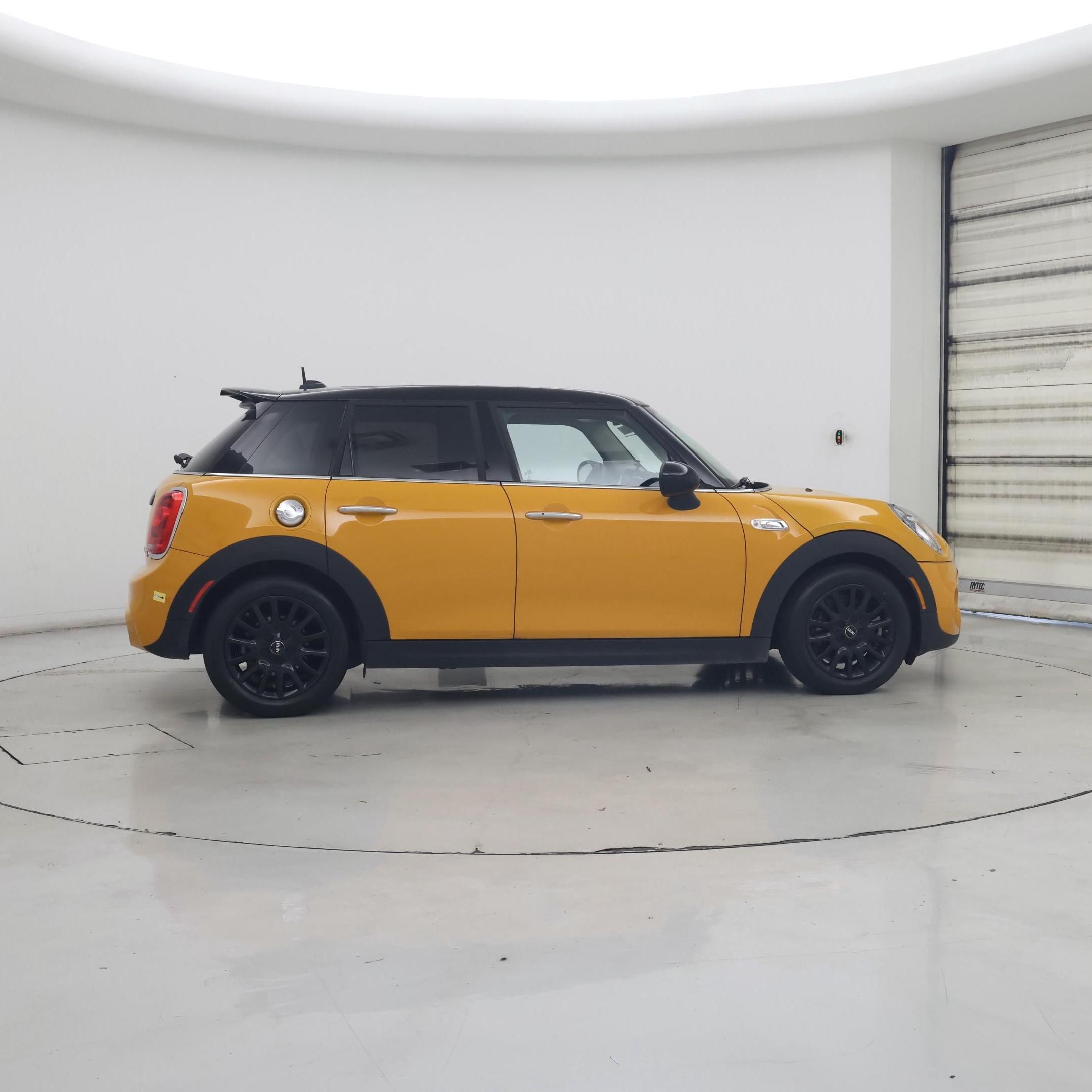 Thumbnail: 2017 MINI Cooper Hardtop - 7