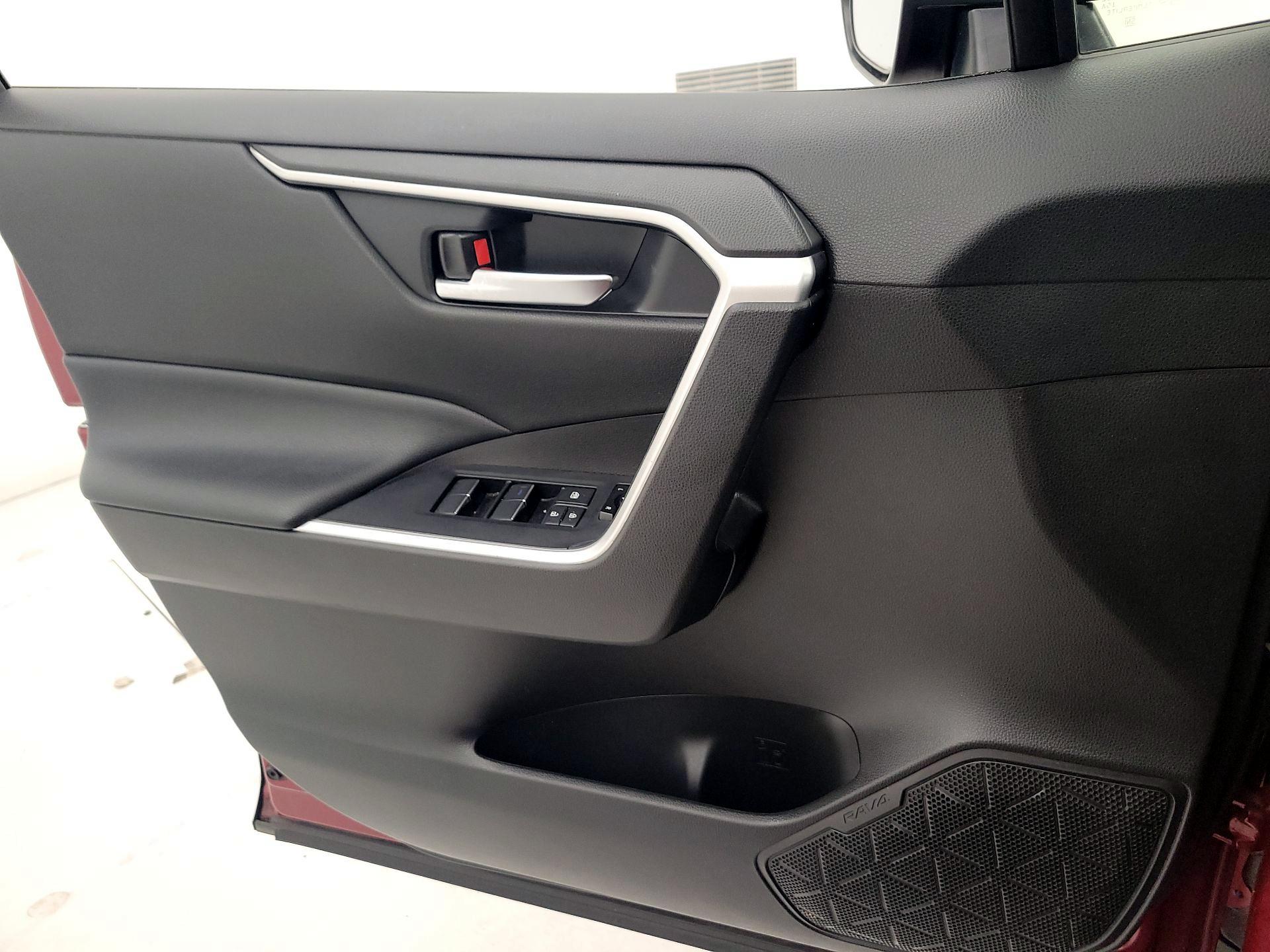 Thumbnail: 2021 Toyota RAV4 - 12