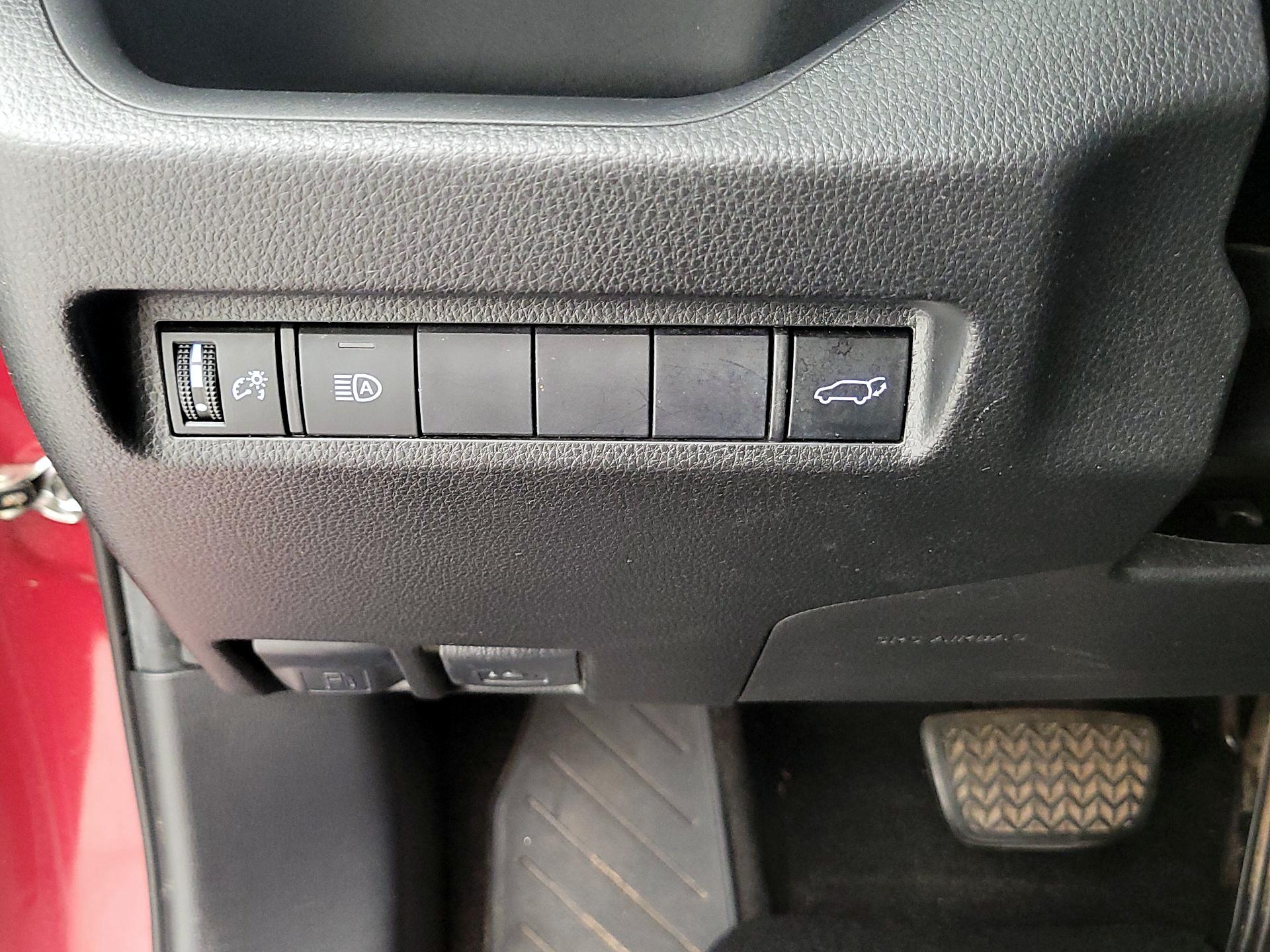Thumbnail: 2021 Toyota RAV4 - 13