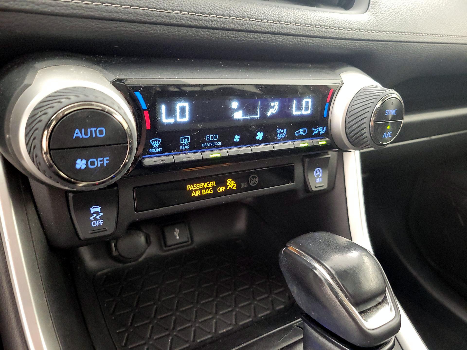 Thumbnail: 2021 Toyota RAV4 - 16