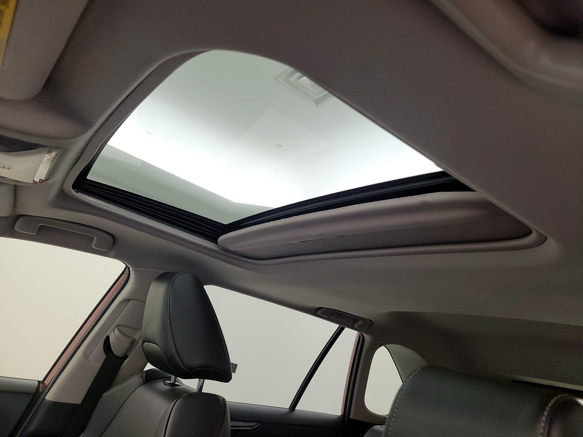 Thumbnail: 2021 Toyota RAV4 - 19