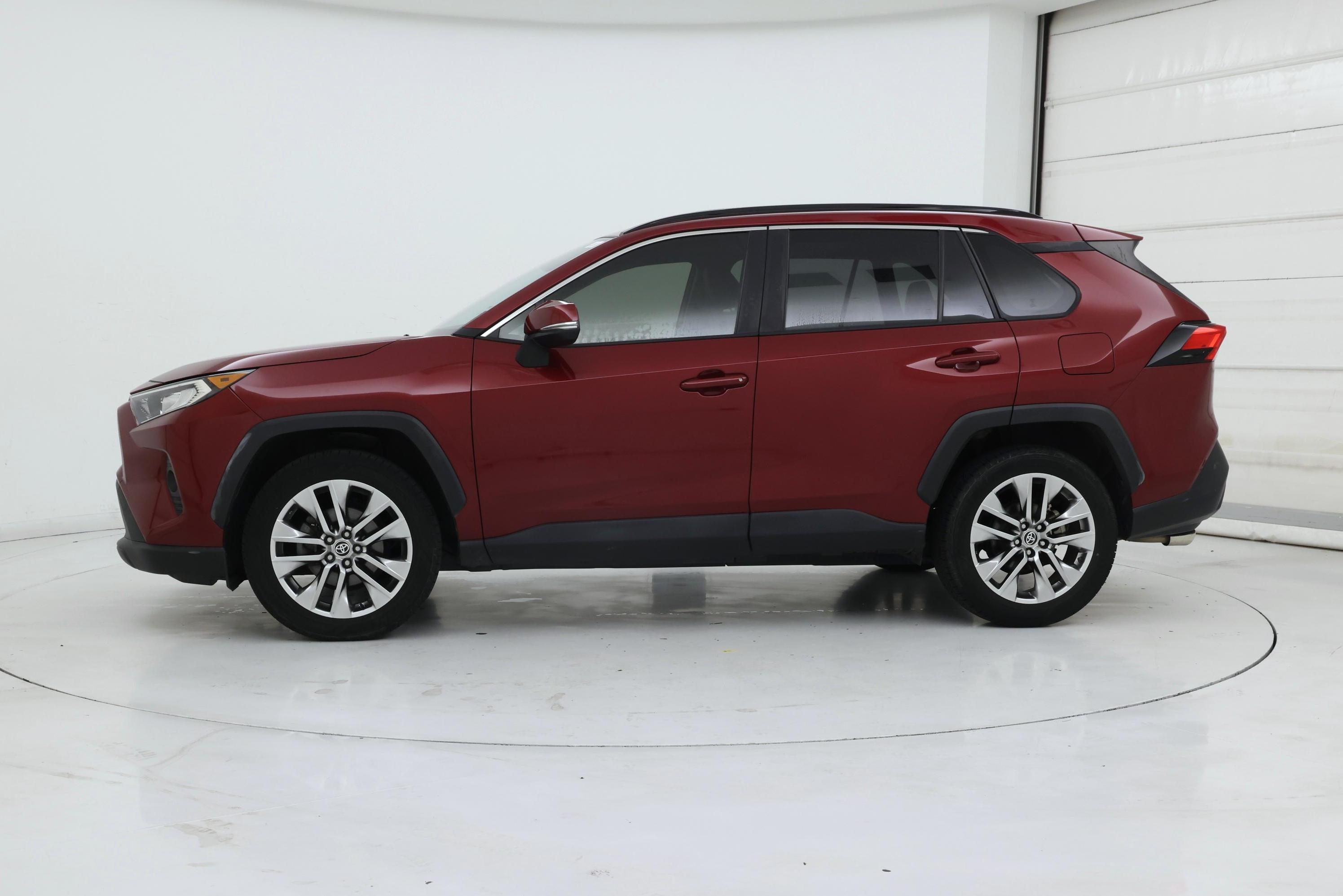 Thumbnail: 2021 Toyota RAV4 - 3
