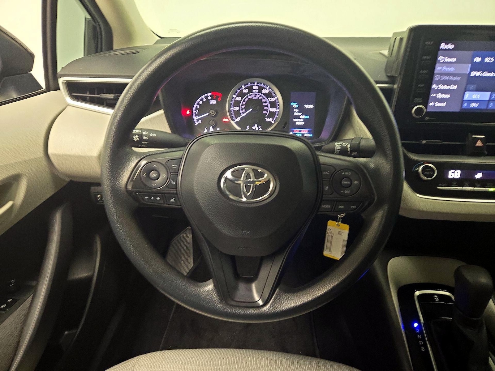 2022 Toyota Corolla LE - Photo 11