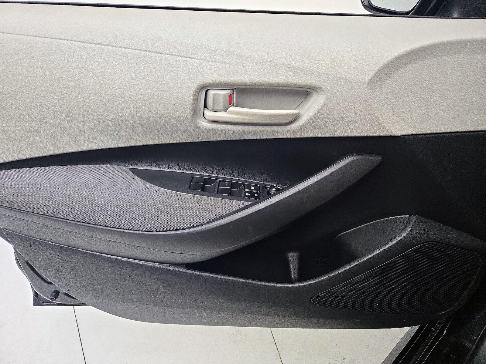 2022 Toyota Corolla LE - Photo 13