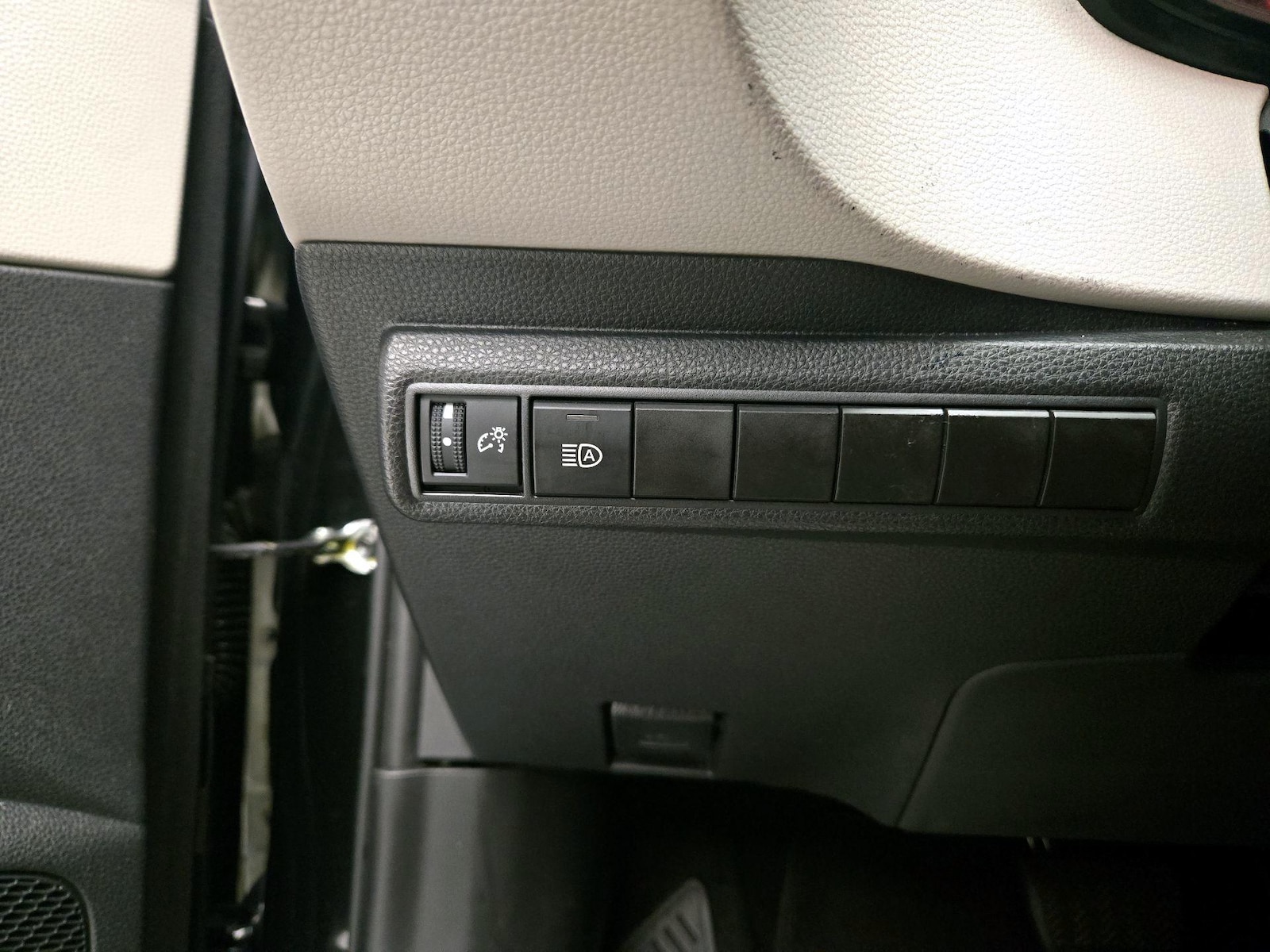 2022 Toyota Corolla LE - Photo 14