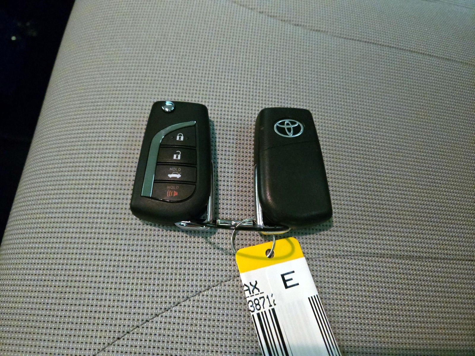 2022 Toyota Corolla LE - Photo 22